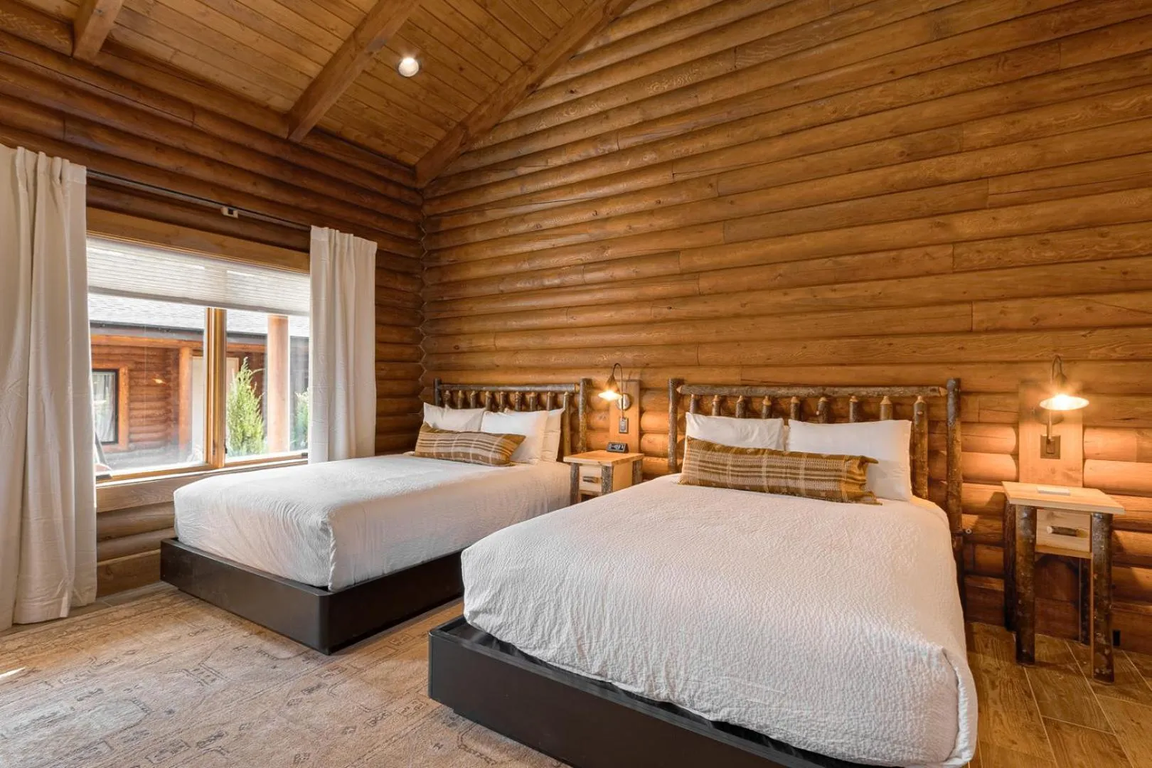 Photo of the whole room, Bed in The Timber at Holly Branch