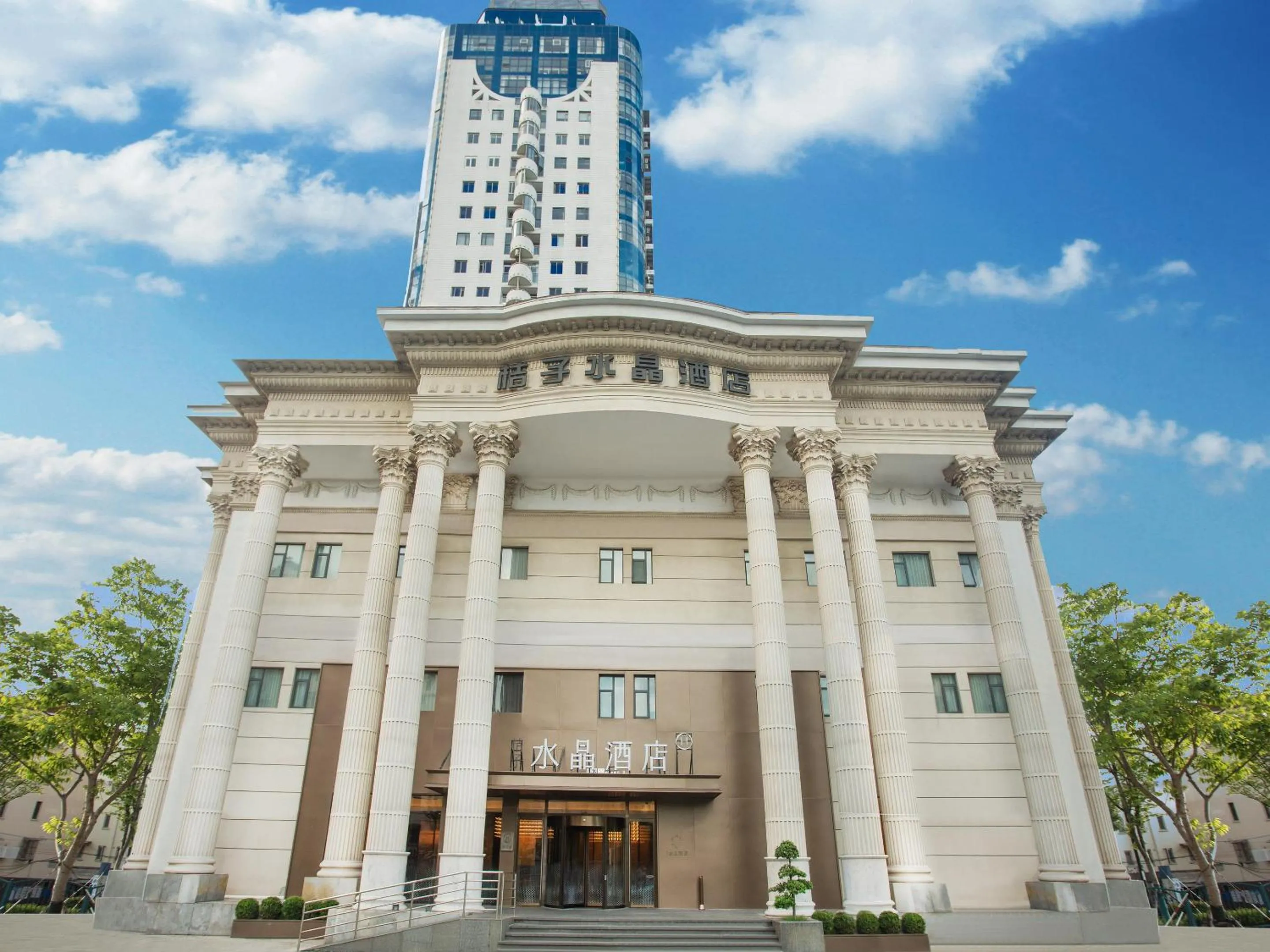 Property building in Crystal Hotel Shanghai Lujiazui Oriental Pearl Tower