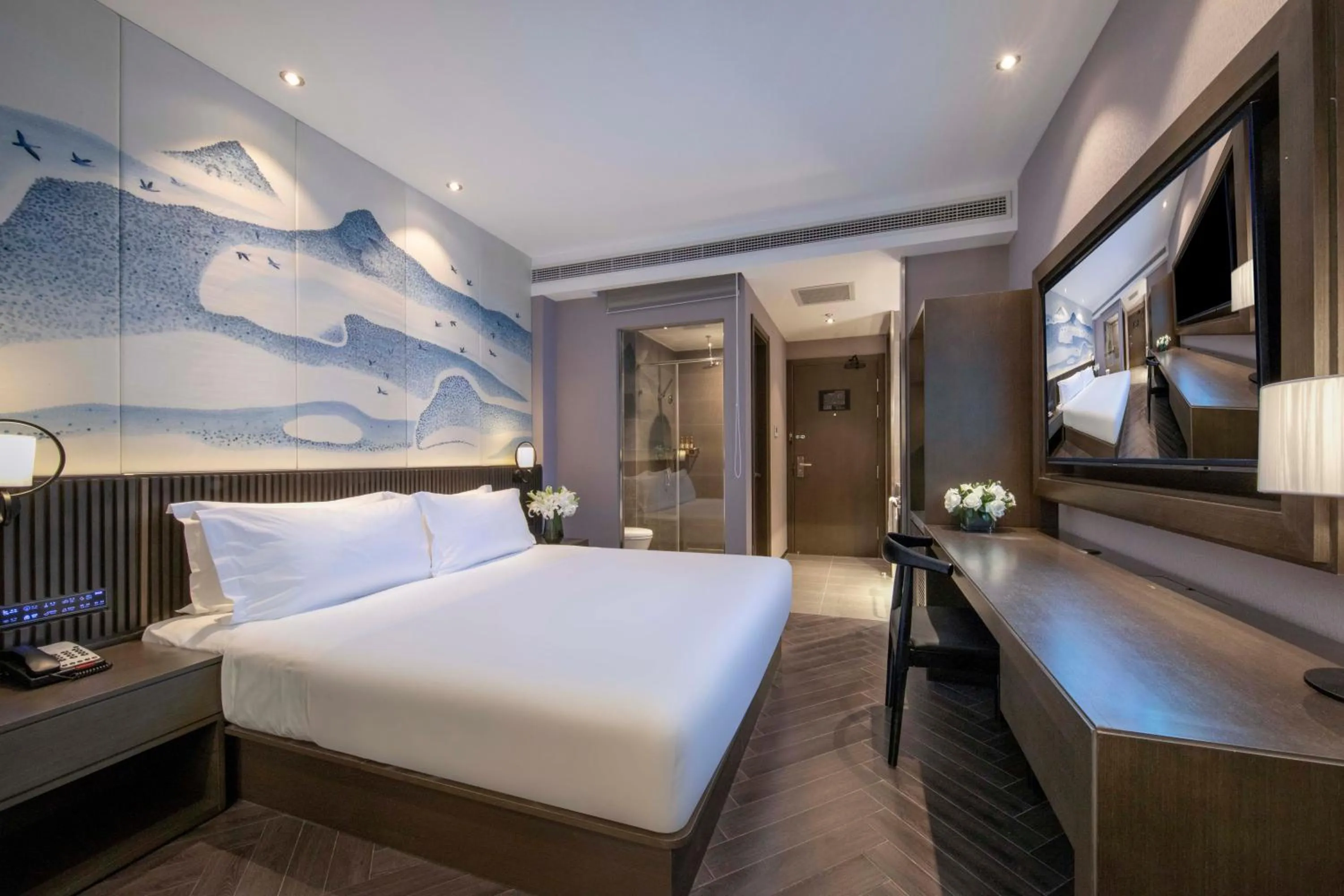 Bed in Crystal Hotel Shanghai Lujiazui Oriental Pearl Tower