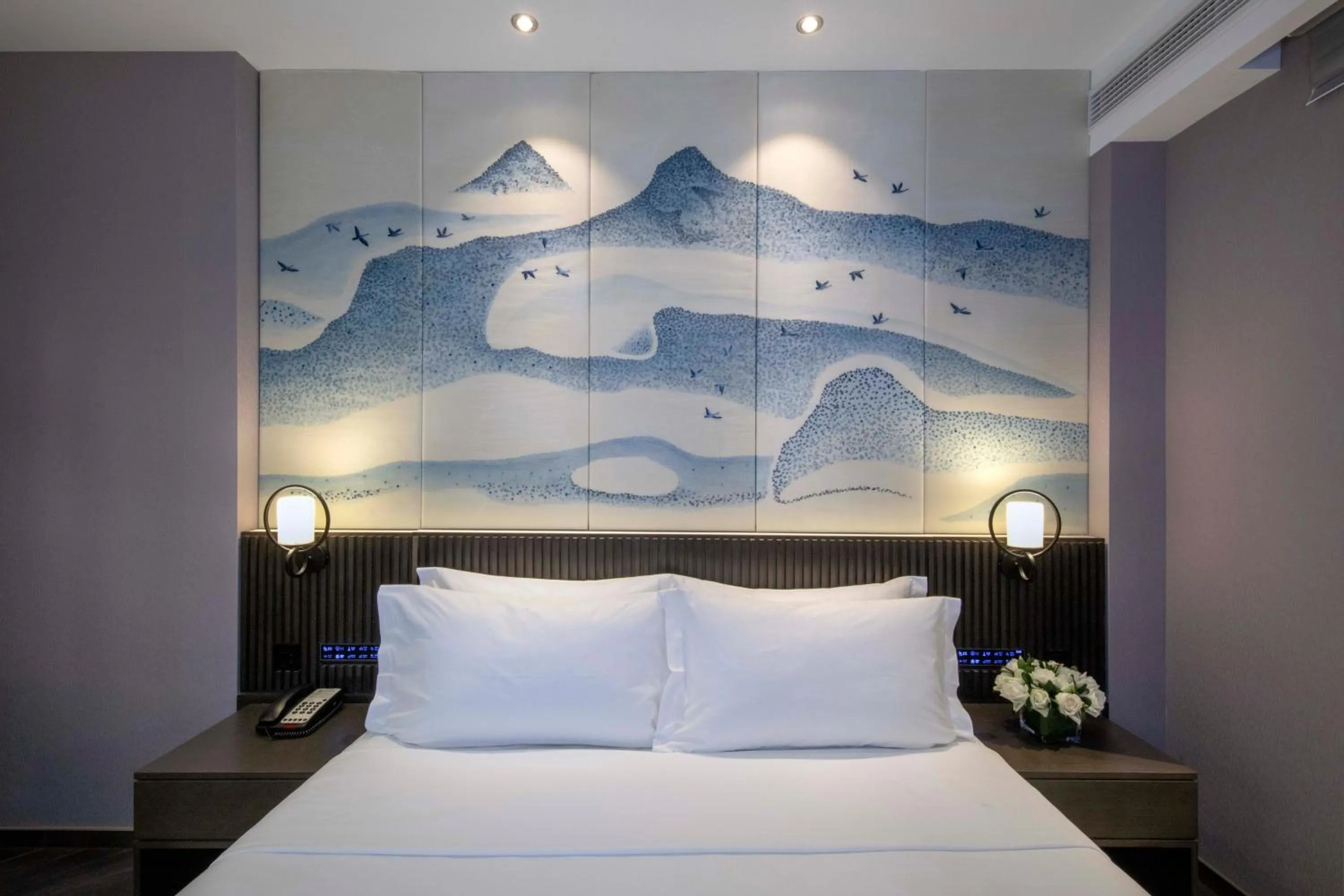 Bedroom, Bed in Crystal Hotel Shanghai Lujiazui Oriental Pearl Tower