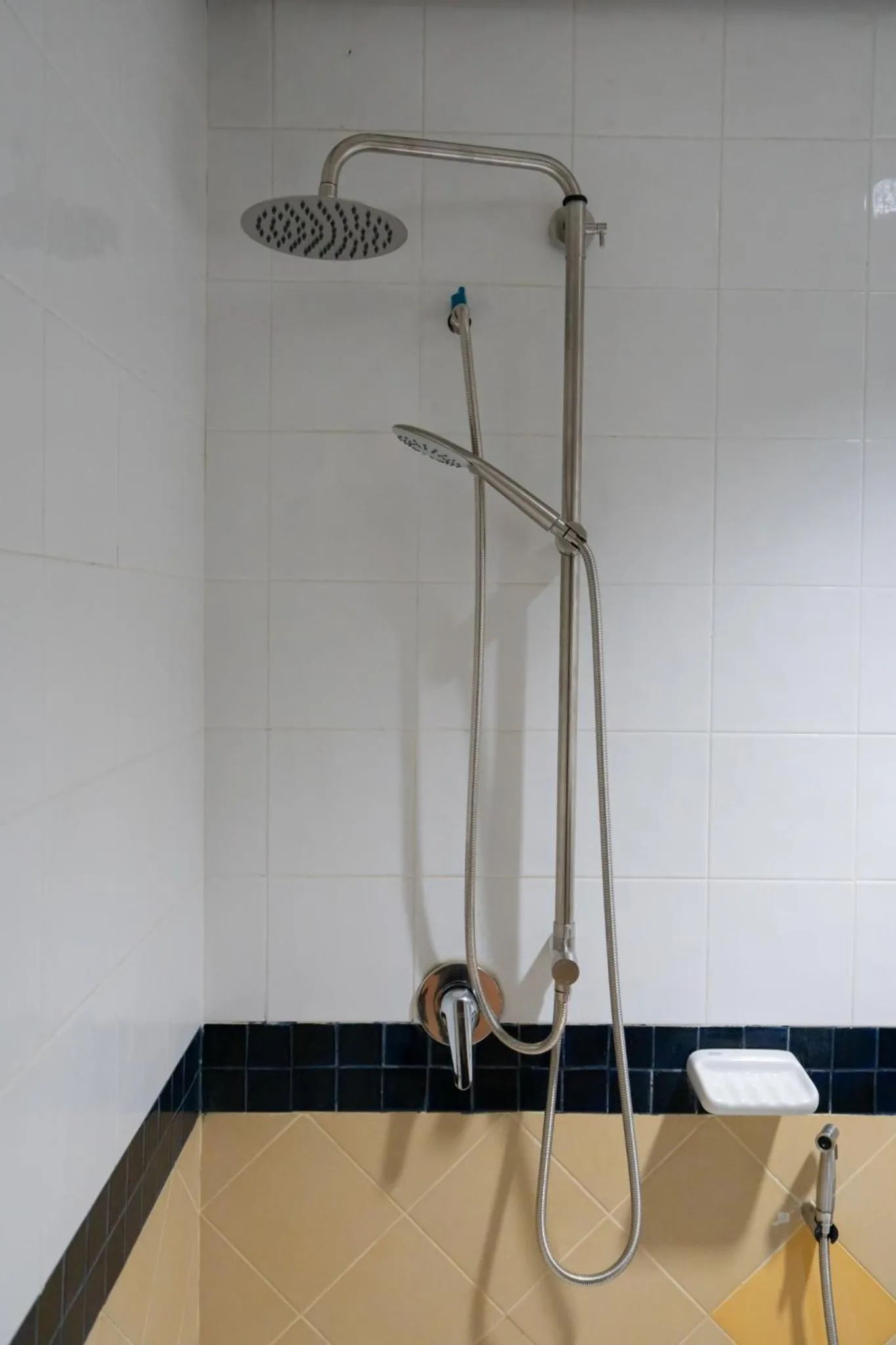 Shower in Tri's Miracle Apartment Kata