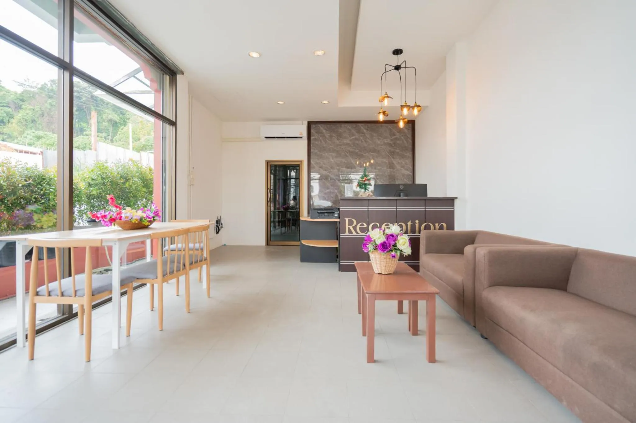 Lobby or reception in Tri's Miracle Apartment Kata