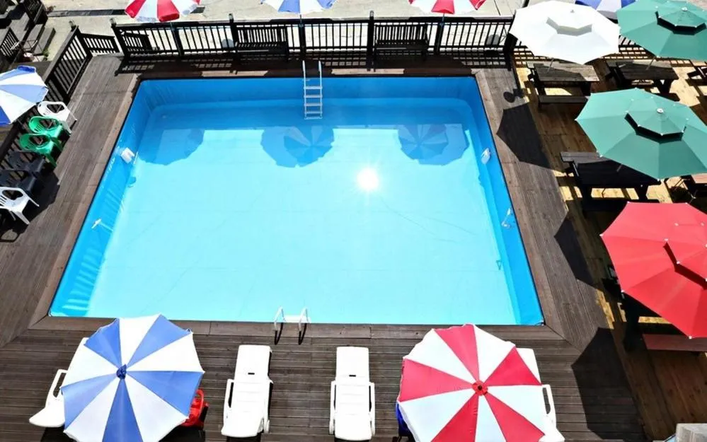 Silver Glowing Sea Pension