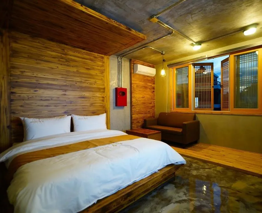 Bed in Hwangsil Tourist Hotel