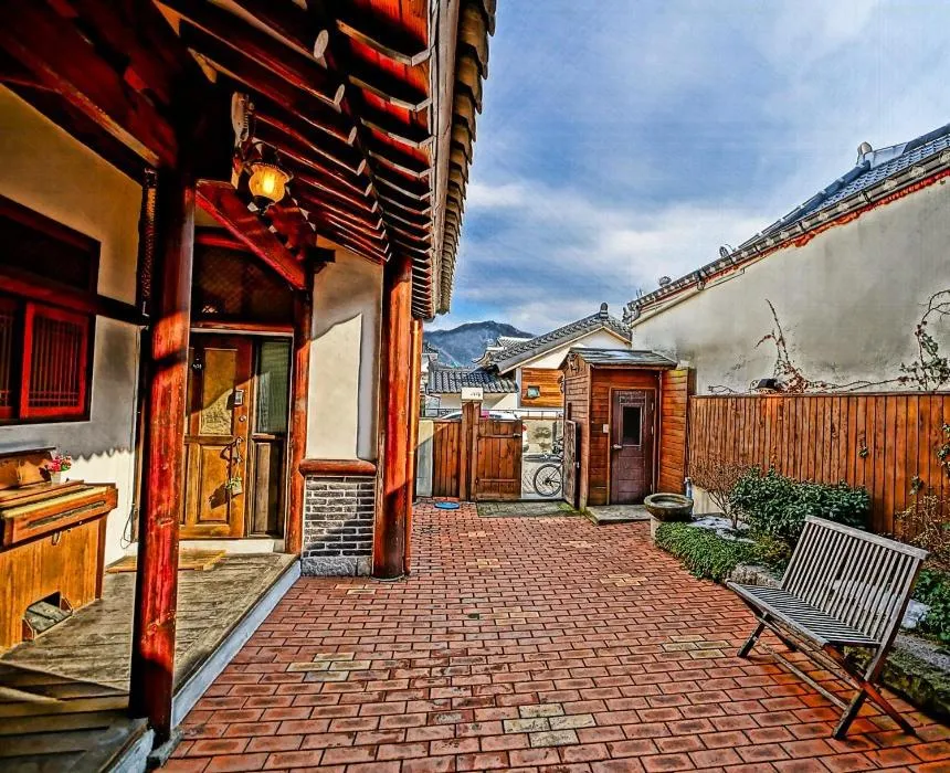 Jeonju Namugeuneul and Geunsoonae Chogajip