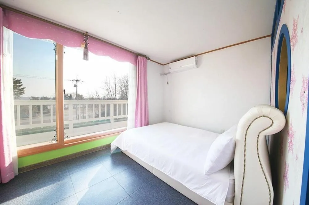 Bed in Gangneung Maison de Rose