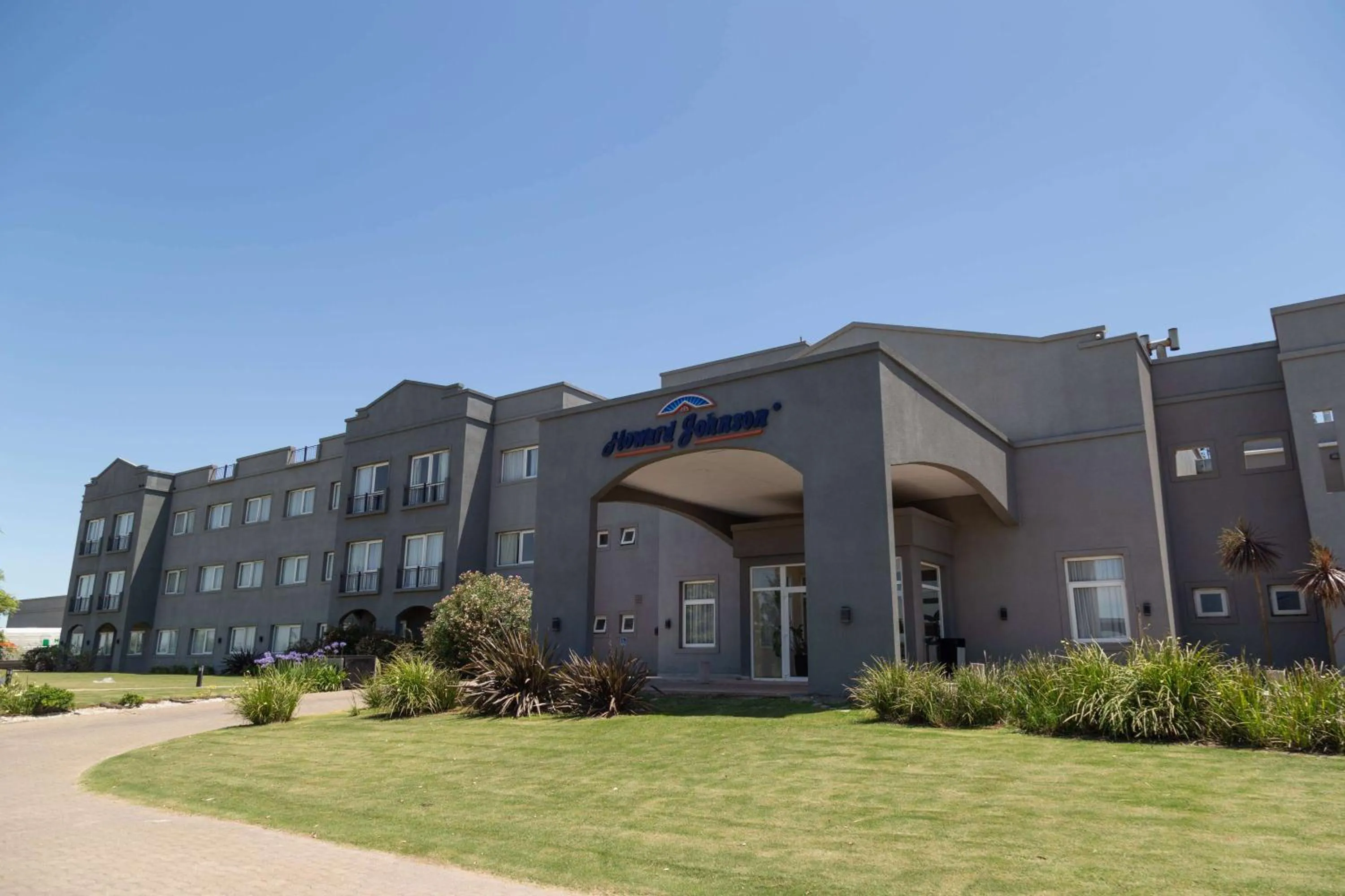 Property building in Howard Johnson Hotel & Resort Funes