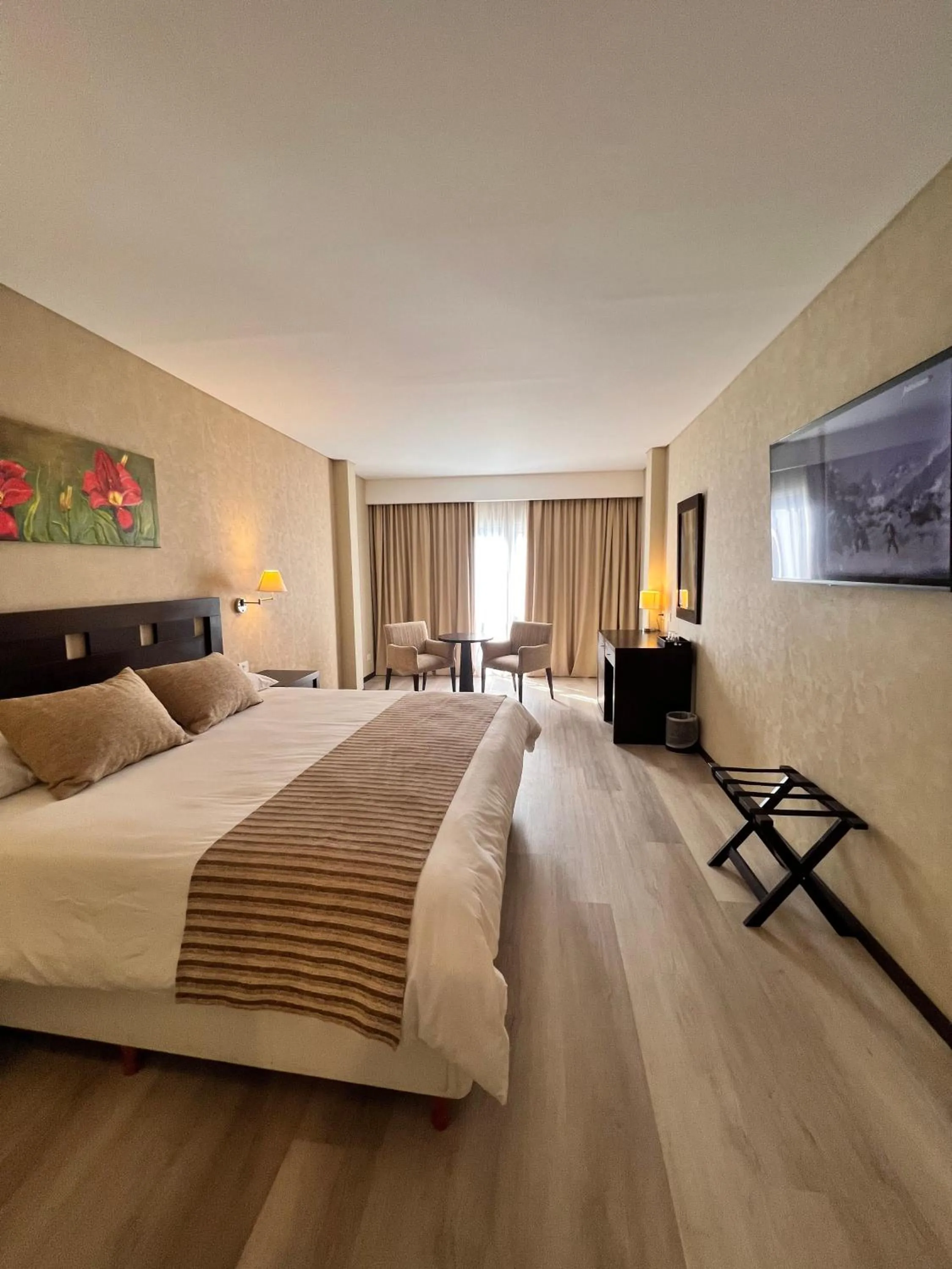 Bed in Howard Johnson Hotel & Resort Funes