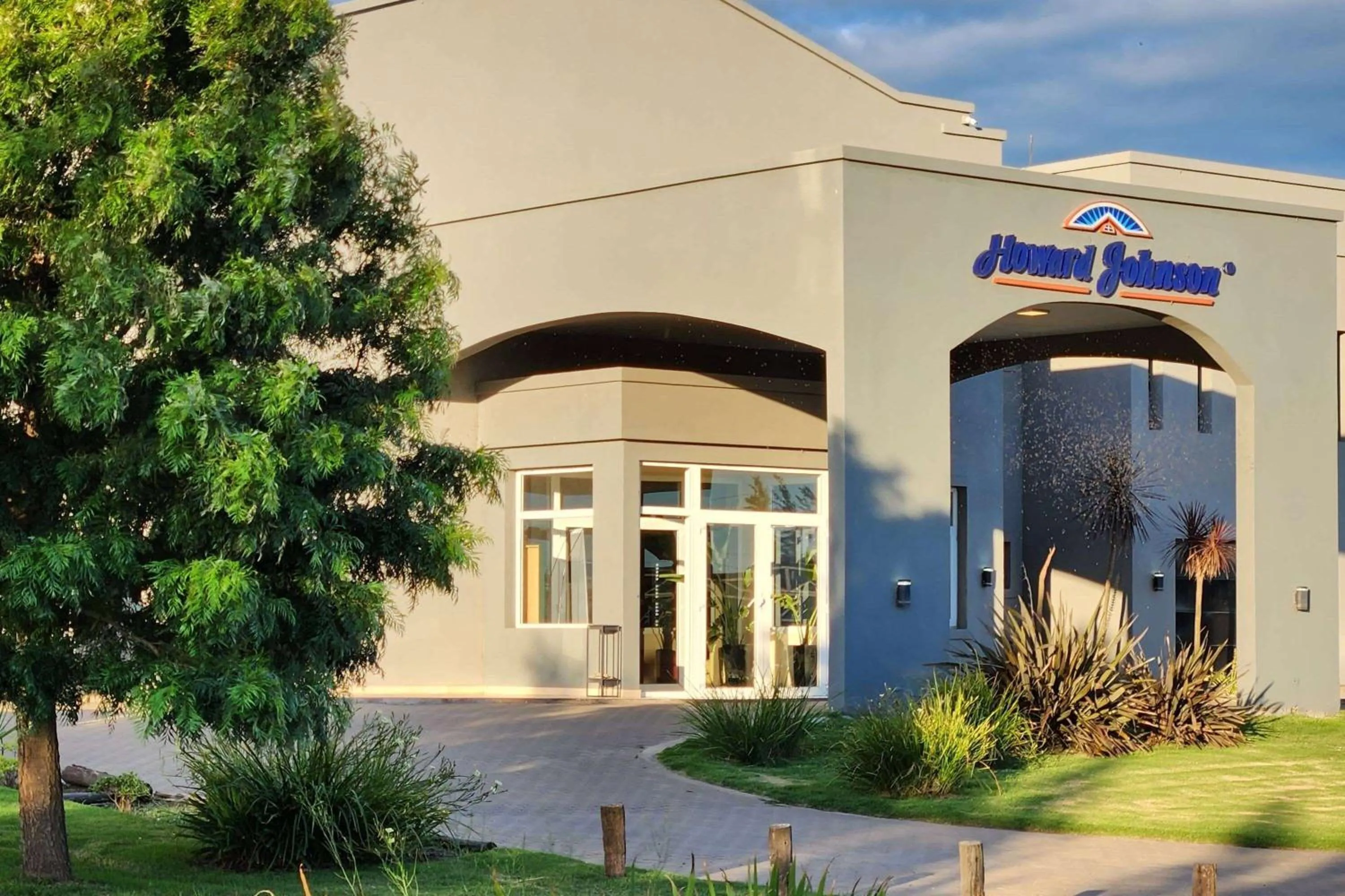 Property building in Howard Johnson Hotel & Resort Funes