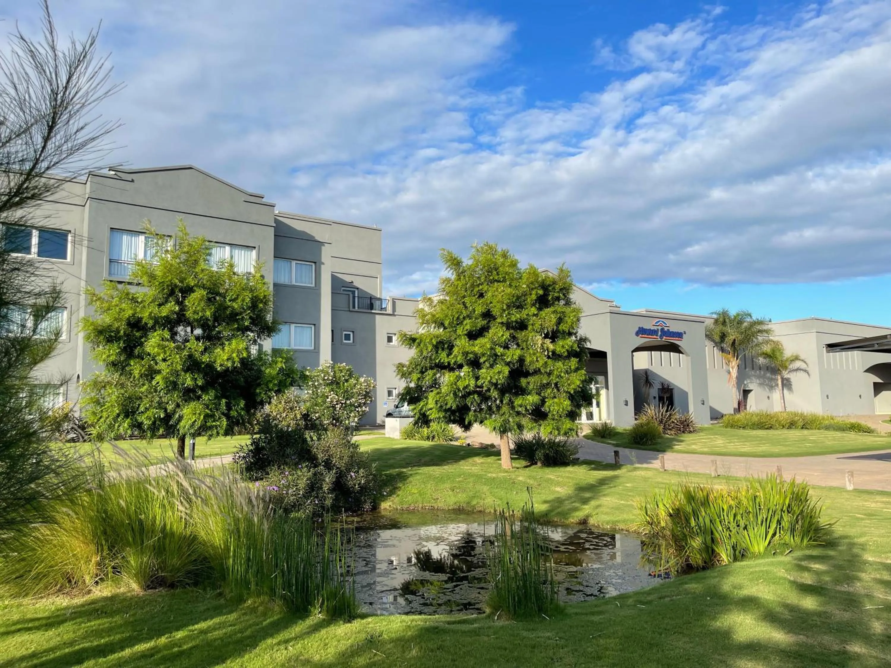 Howard Johnson Hotel & Resort Funes