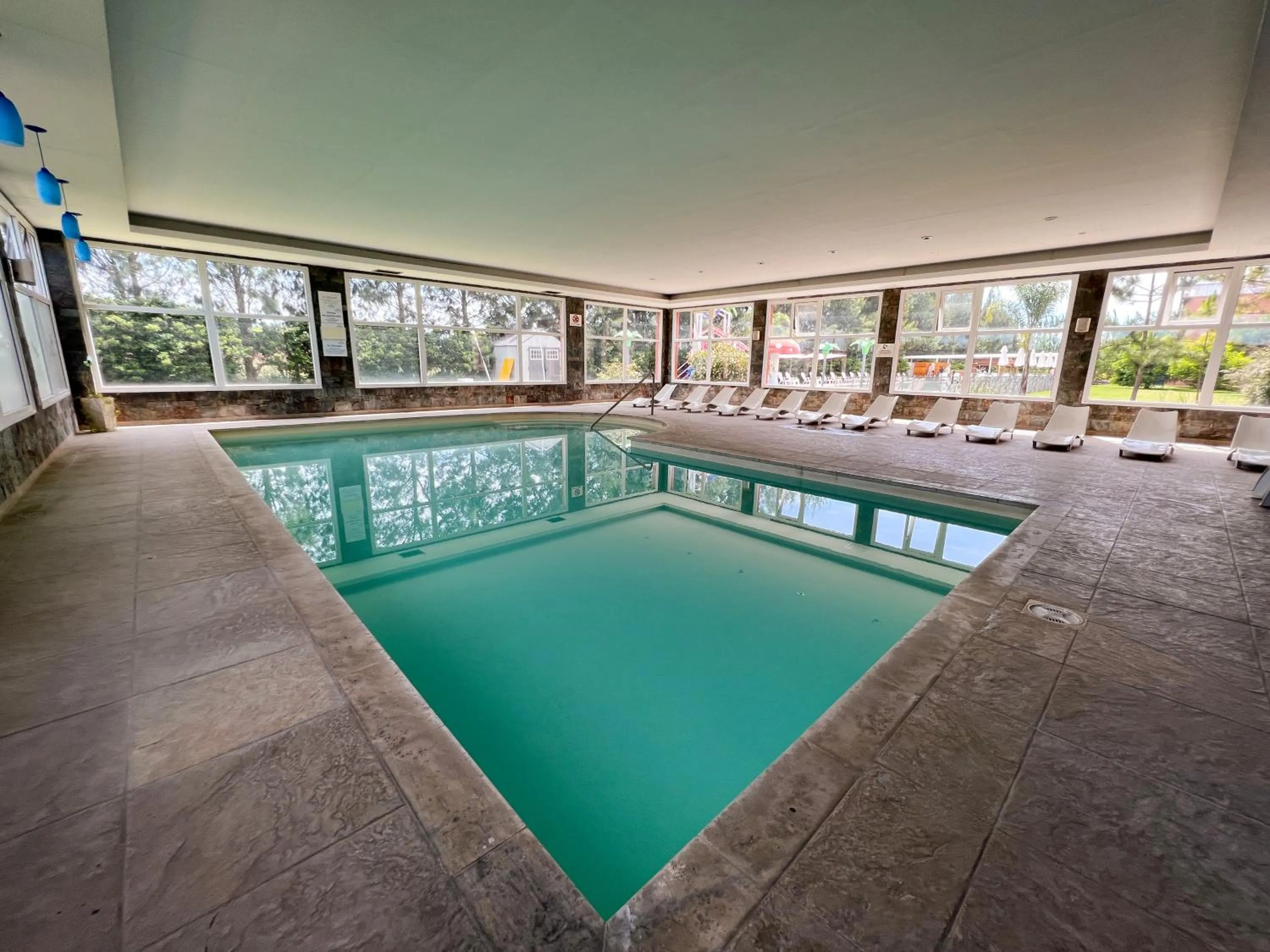 Swimming pool in Howard Johnson Hotel & Resort Funes