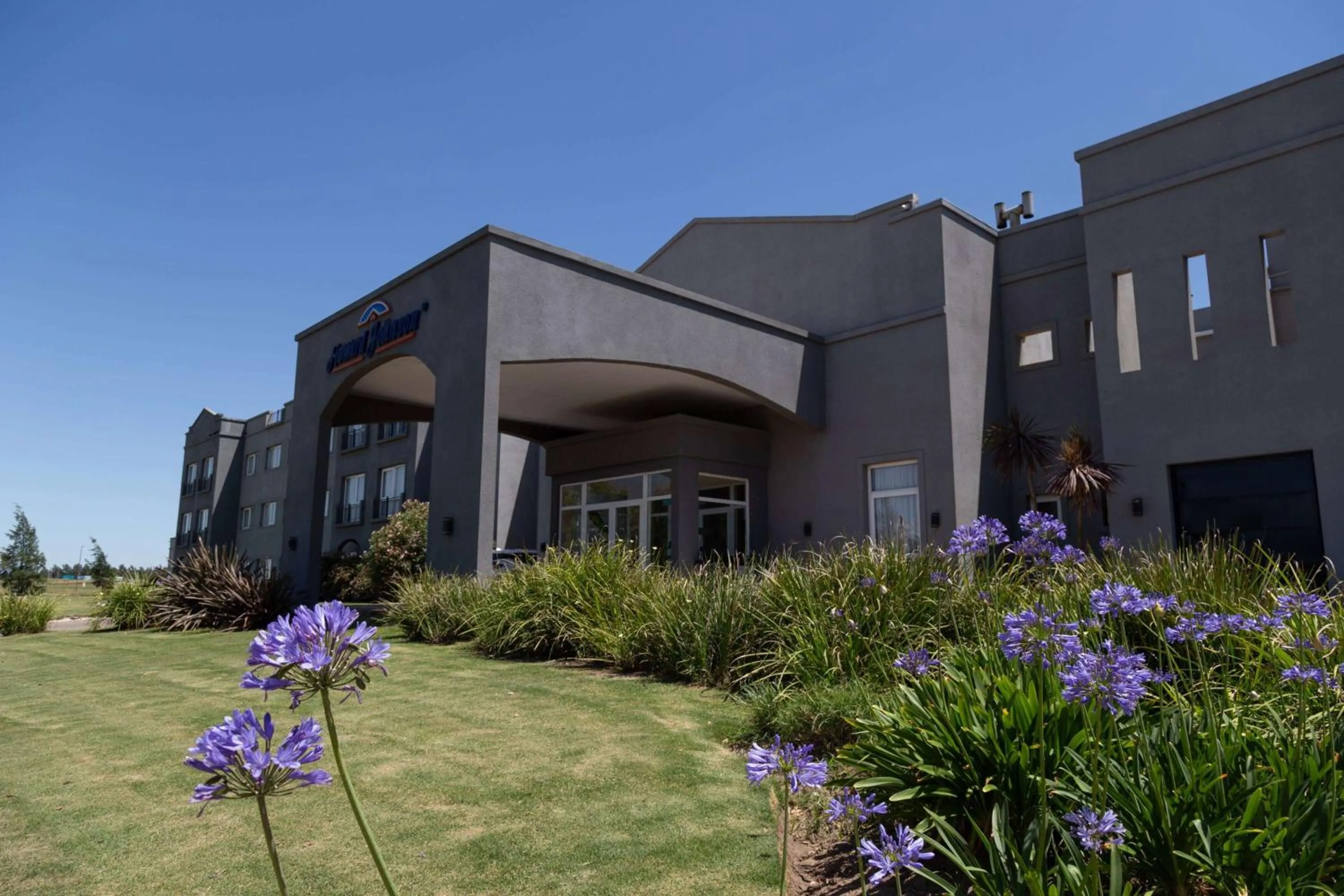 Property building in Howard Johnson Hotel & Resort Funes