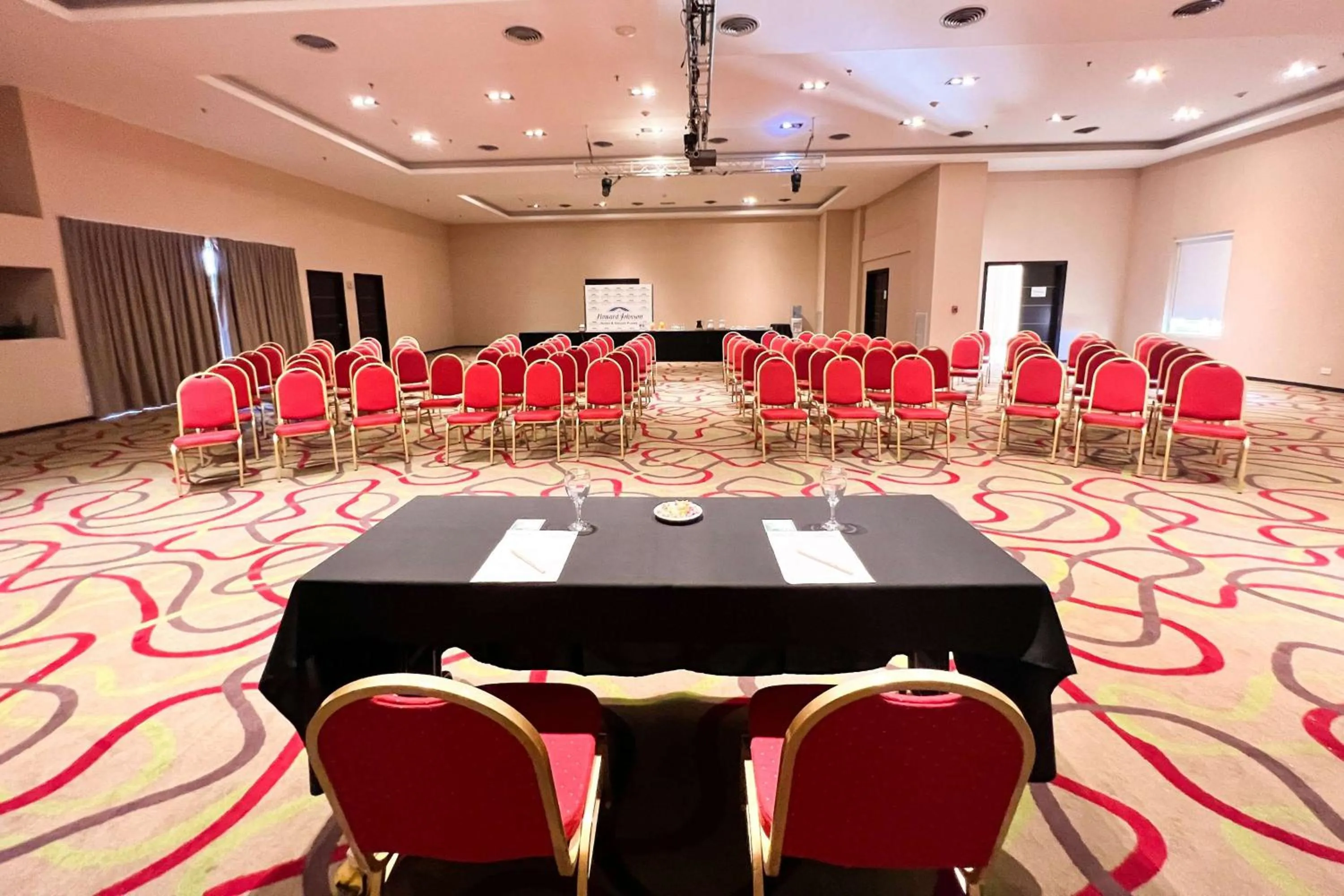 Meeting/conference room in Howard Johnson Hotel & Resort Funes