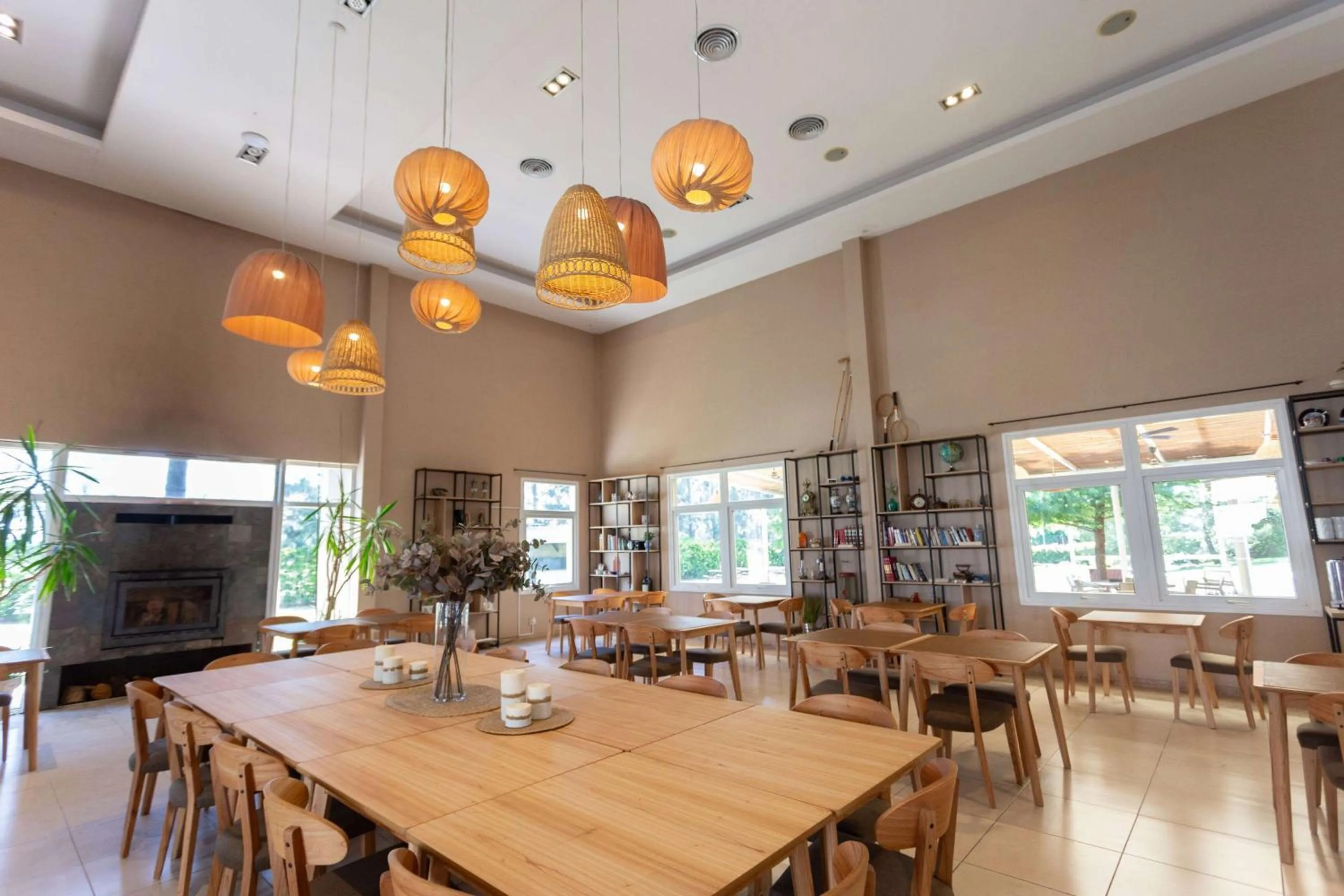 Meeting/conference room in Howard Johnson Hotel & Resort Funes