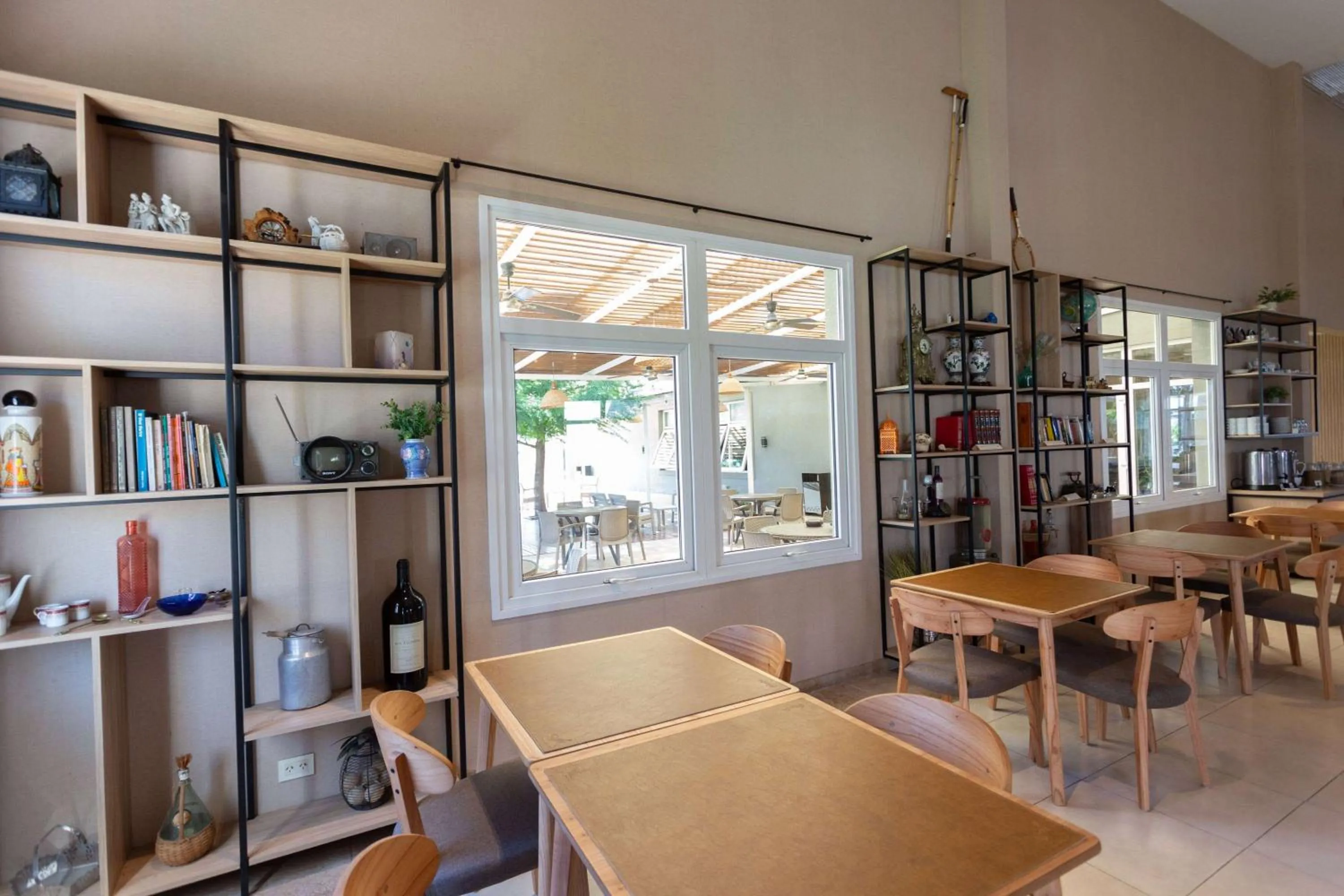 Meeting/conference room in Howard Johnson Hotel & Resort Funes