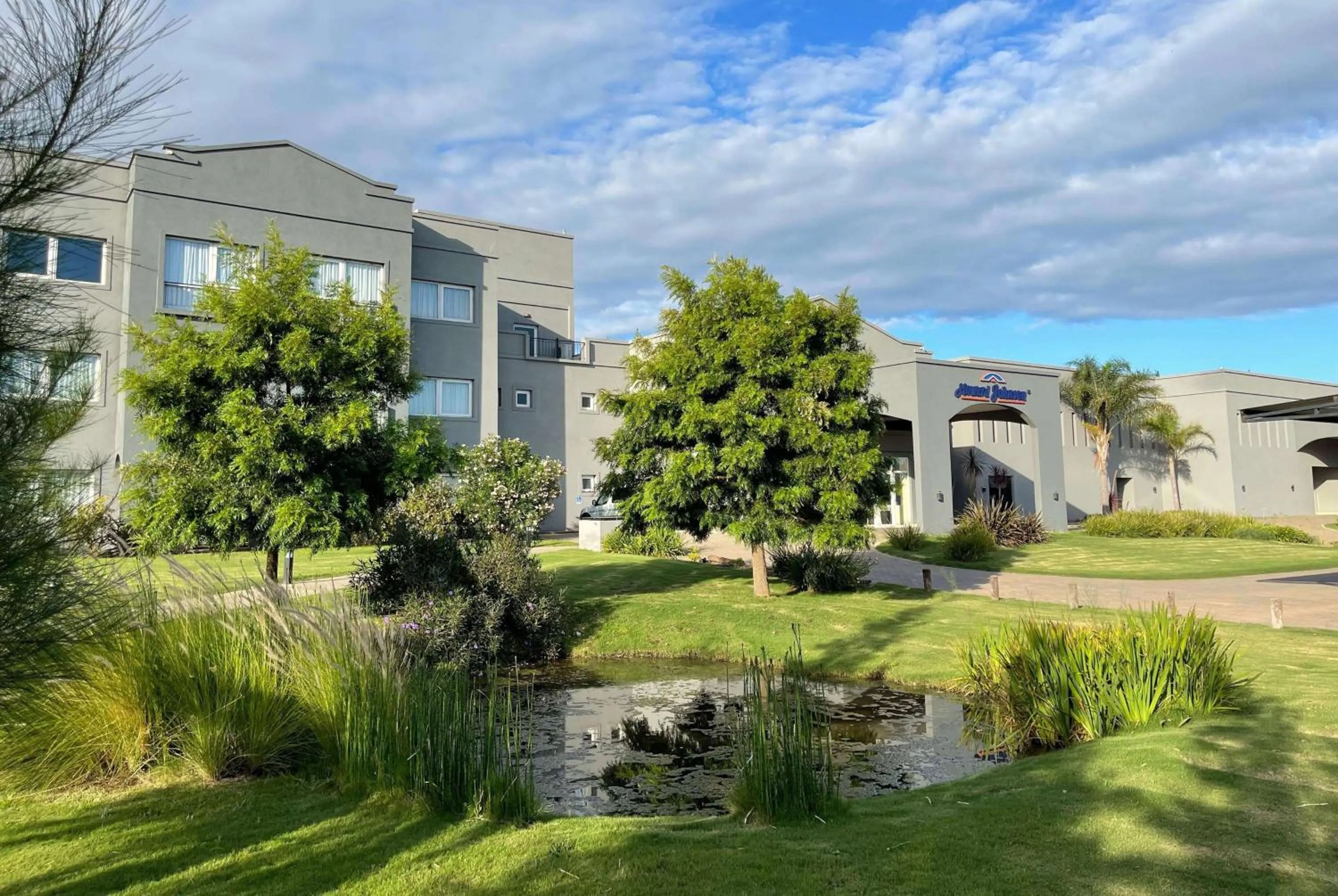 Property building in Howard Johnson Hotel & Resort Funes