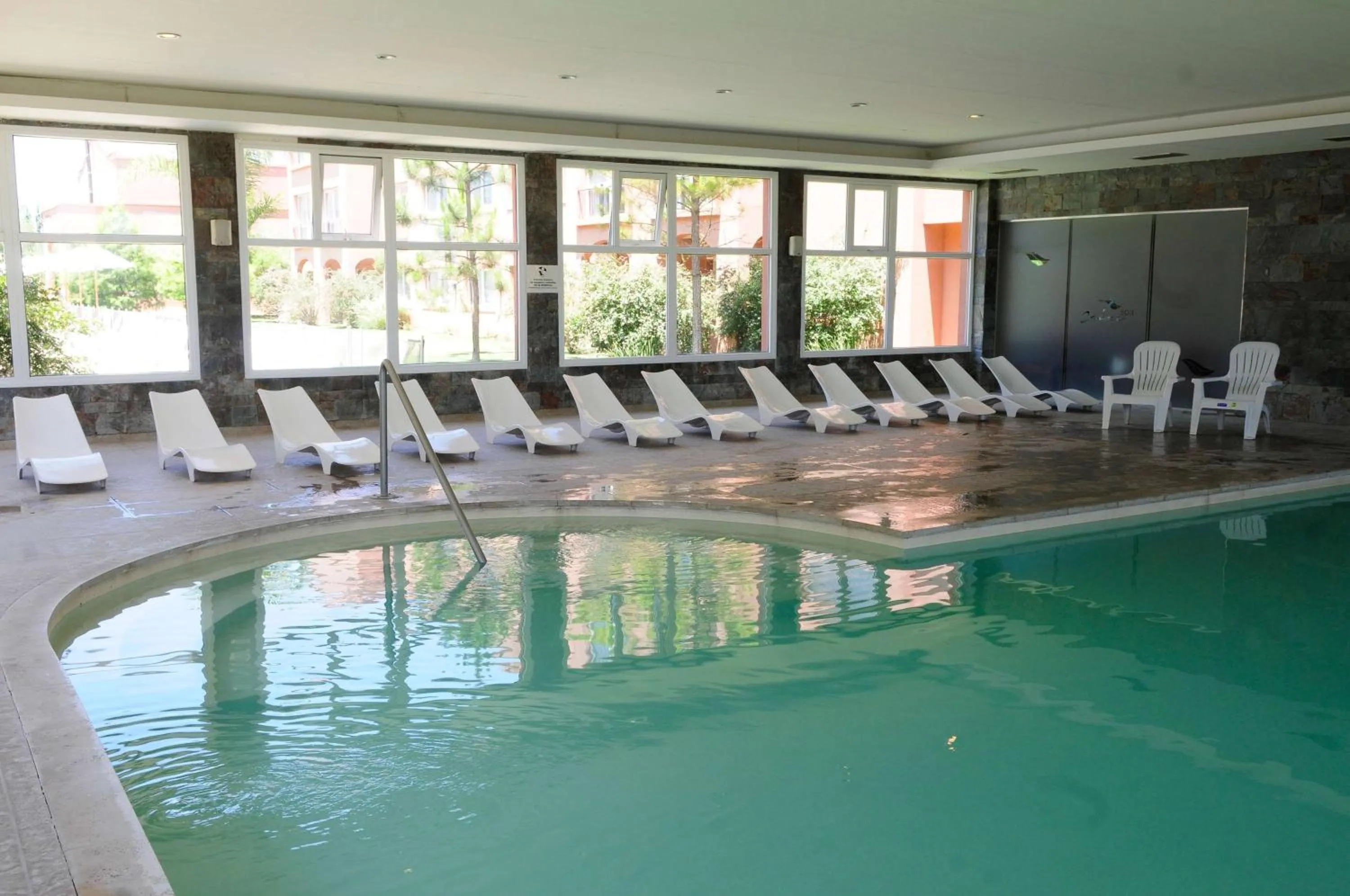 Pool view in Howard Johnson Hotel & Resort Funes