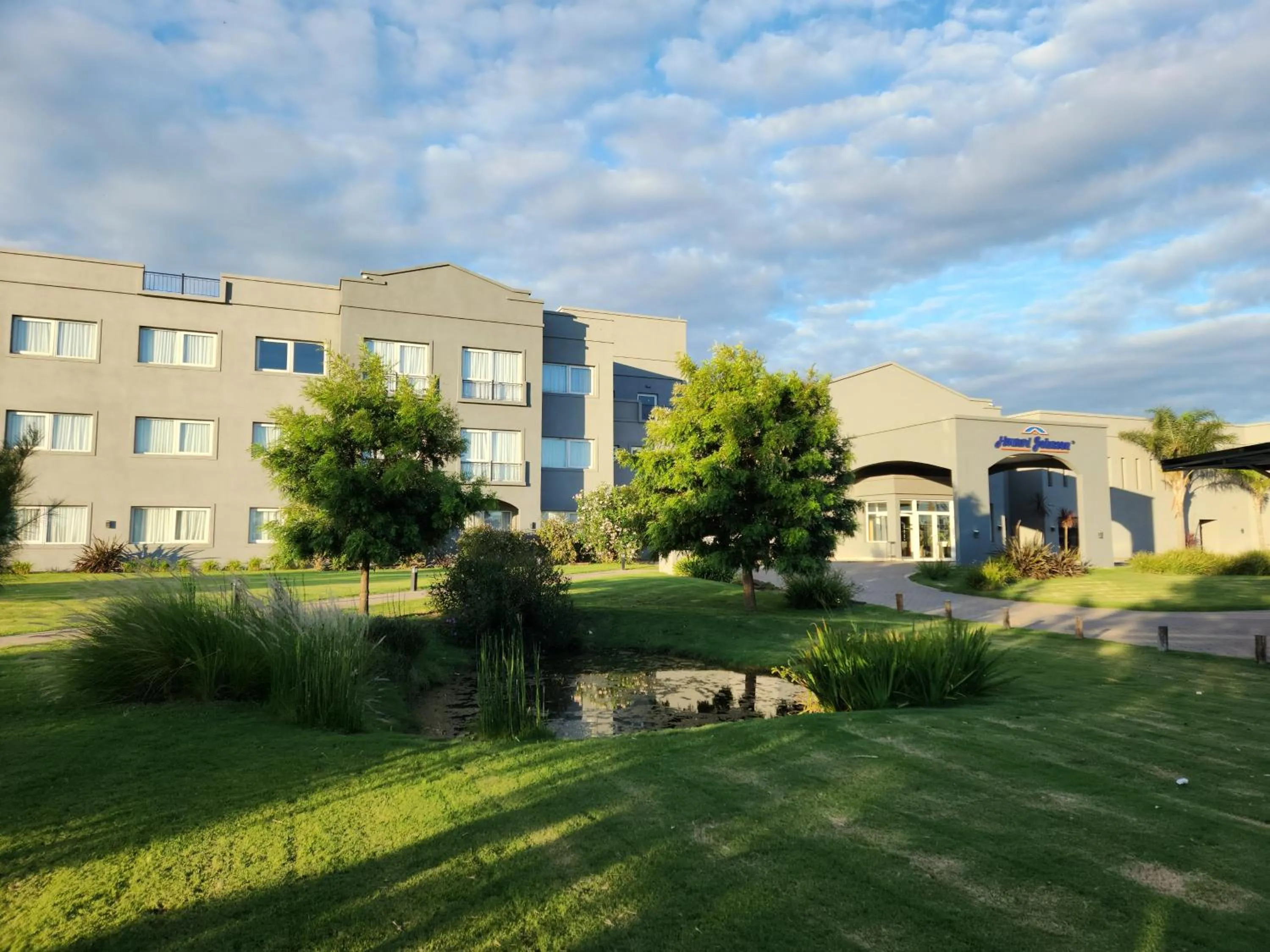 Howard Johnson Hotel & Resort Funes