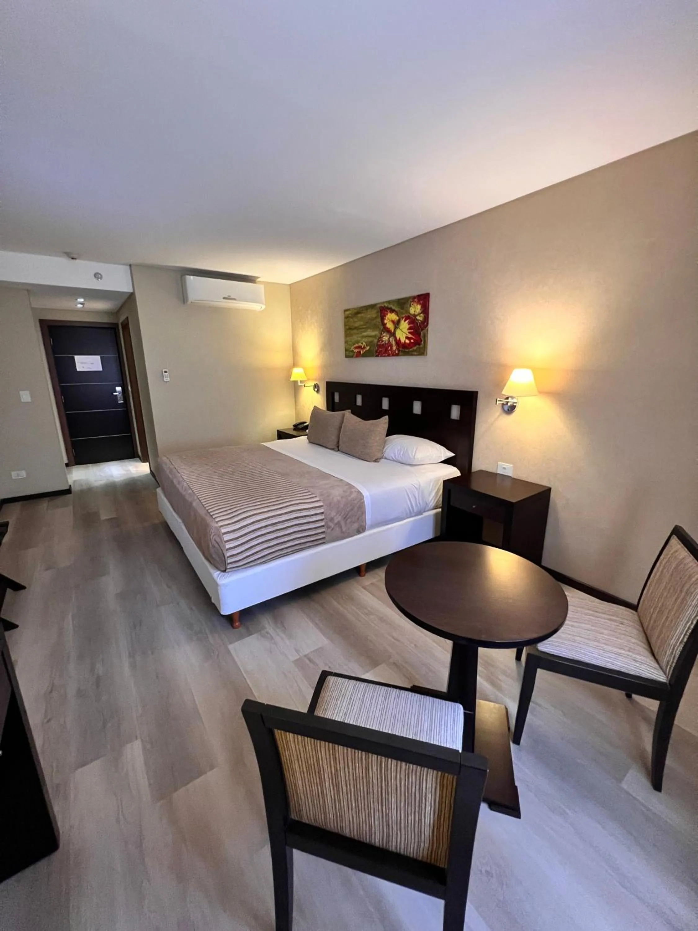 Bed in Howard Johnson Hotel & Resort Funes