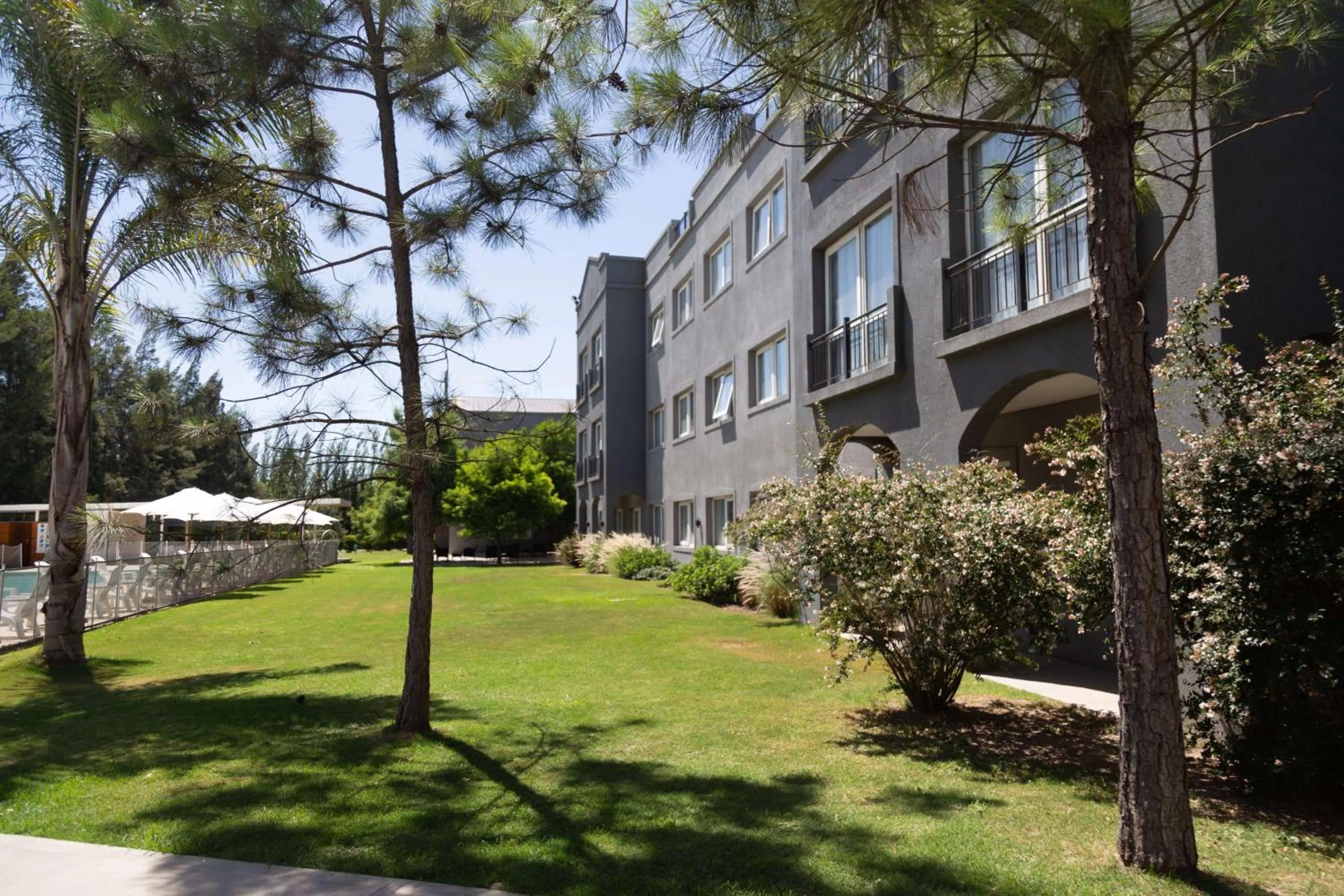 Property building in Howard Johnson Hotel & Resort Funes