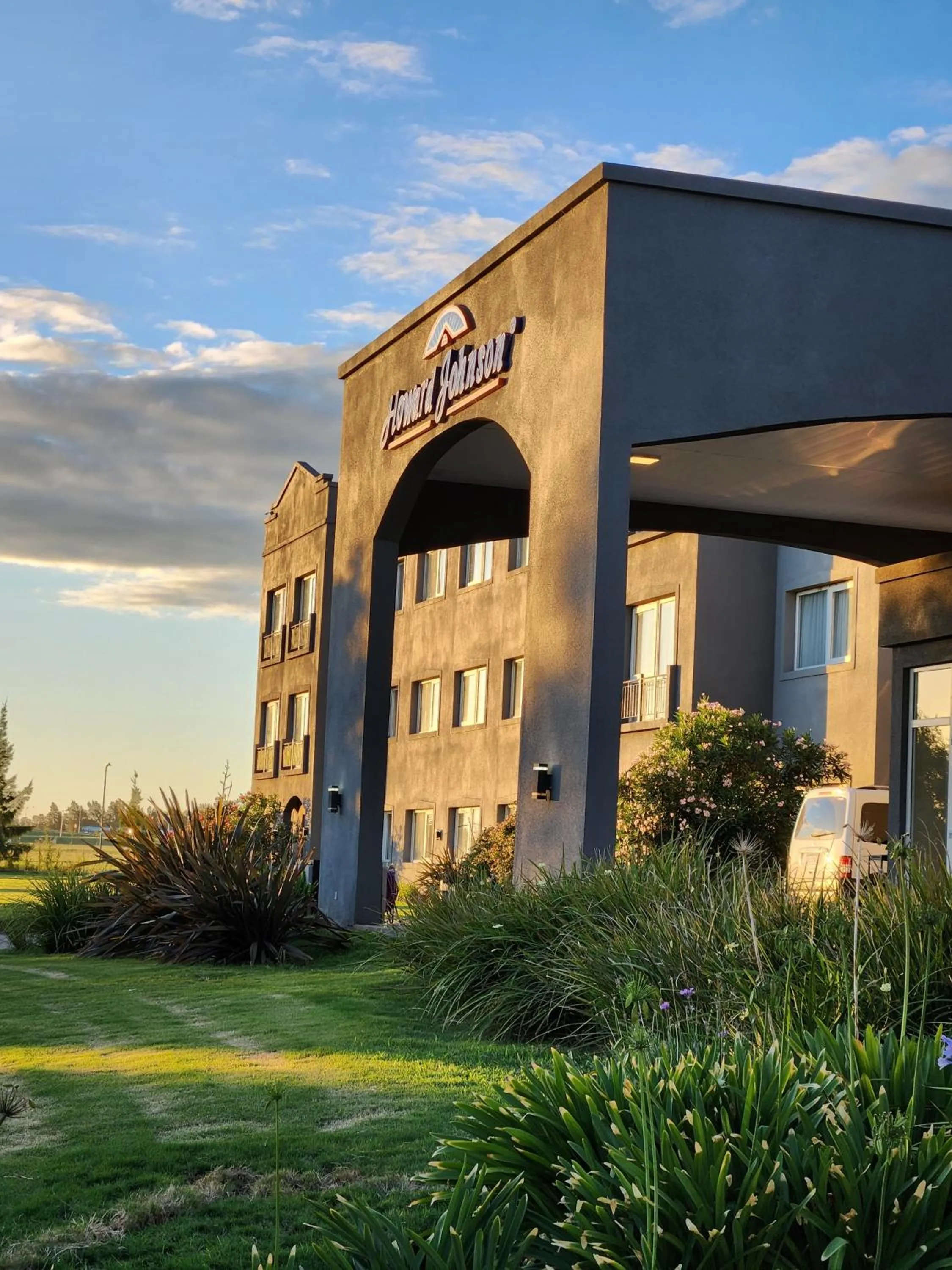 Howard Johnson Hotel & Resort Funes