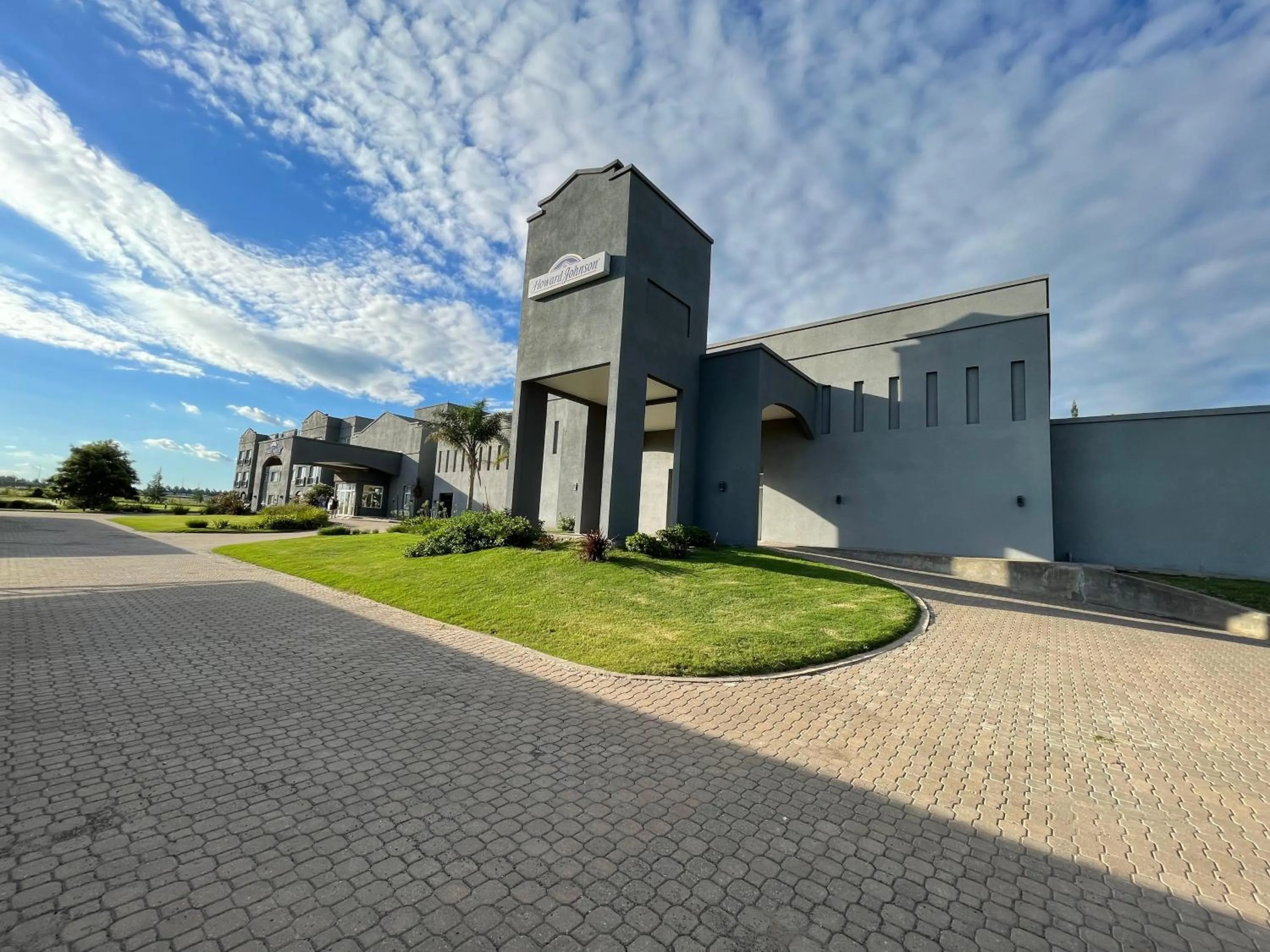 Howard Johnson Hotel & Resort Funes