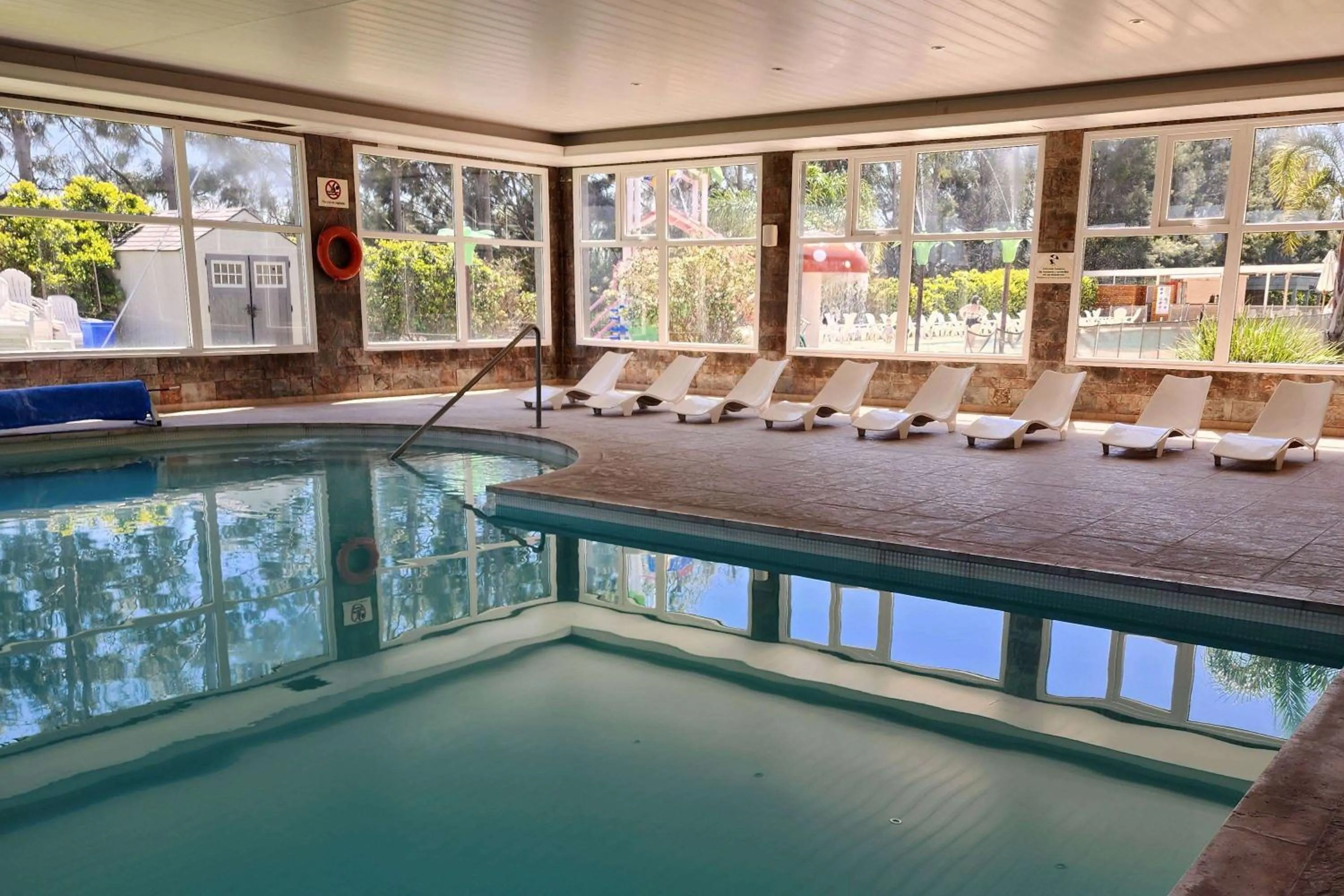 Pool view in Howard Johnson Hotel & Resort Funes