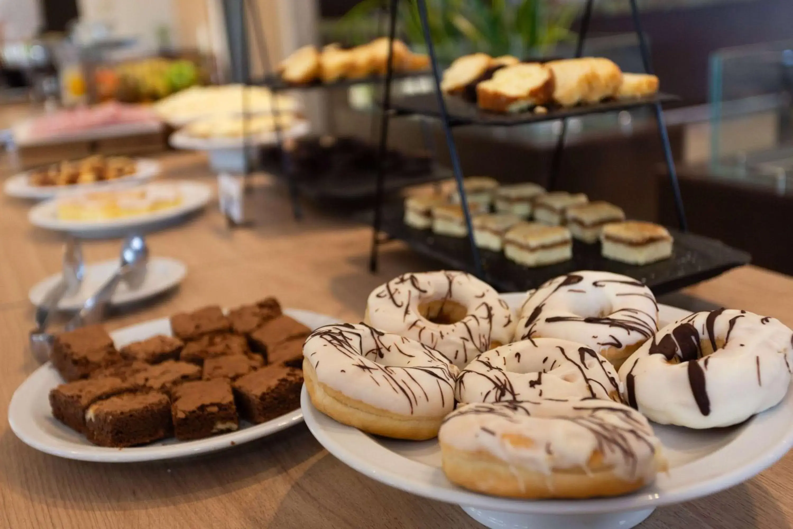 Restaurant/places to eat in Howard Johnson Hotel & Resort Funes Restaurant/places to eat in Howard Johnson Hotel & Resort Funes