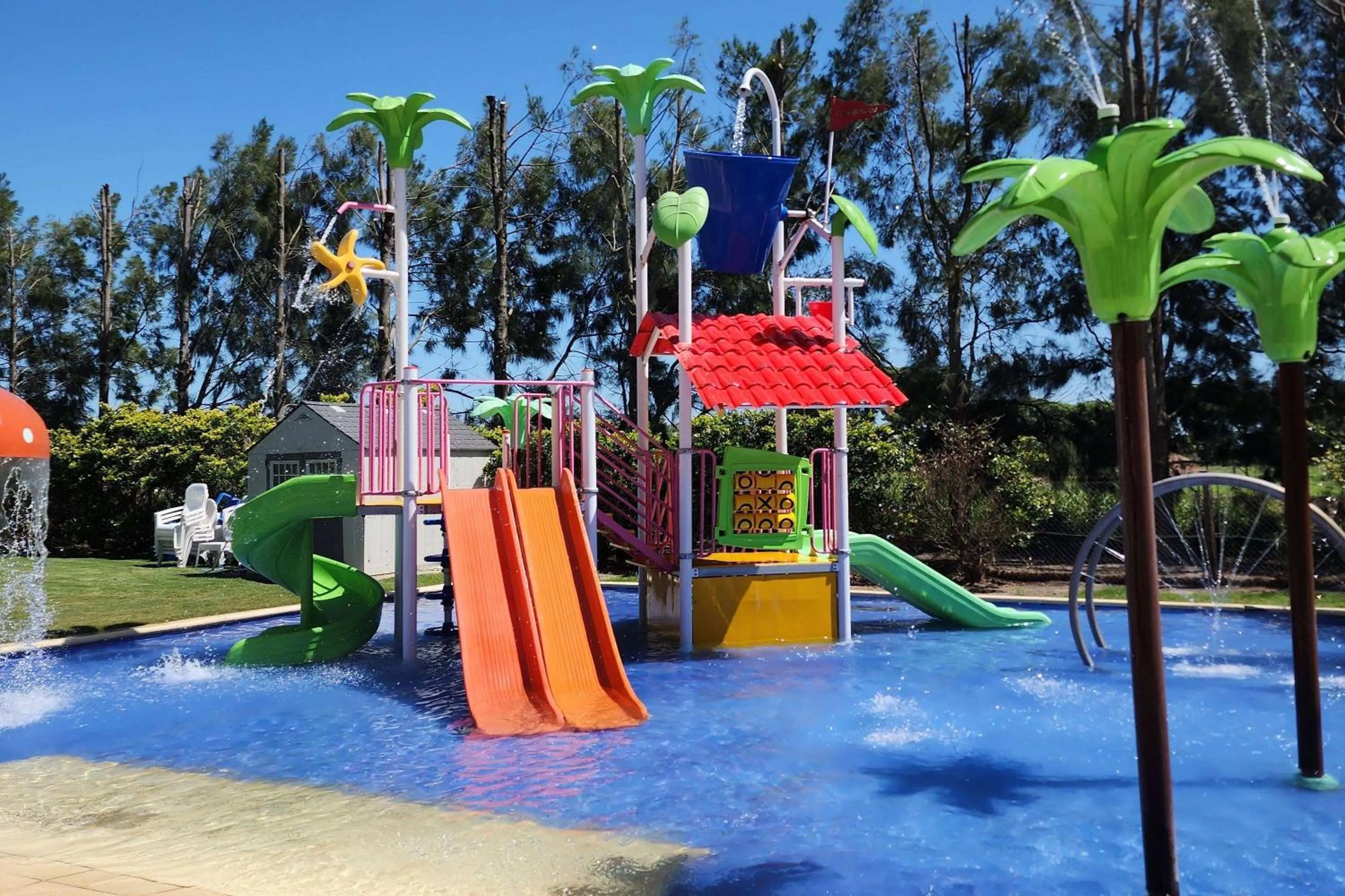 Pool view in Howard Johnson Hotel & Resort Funes