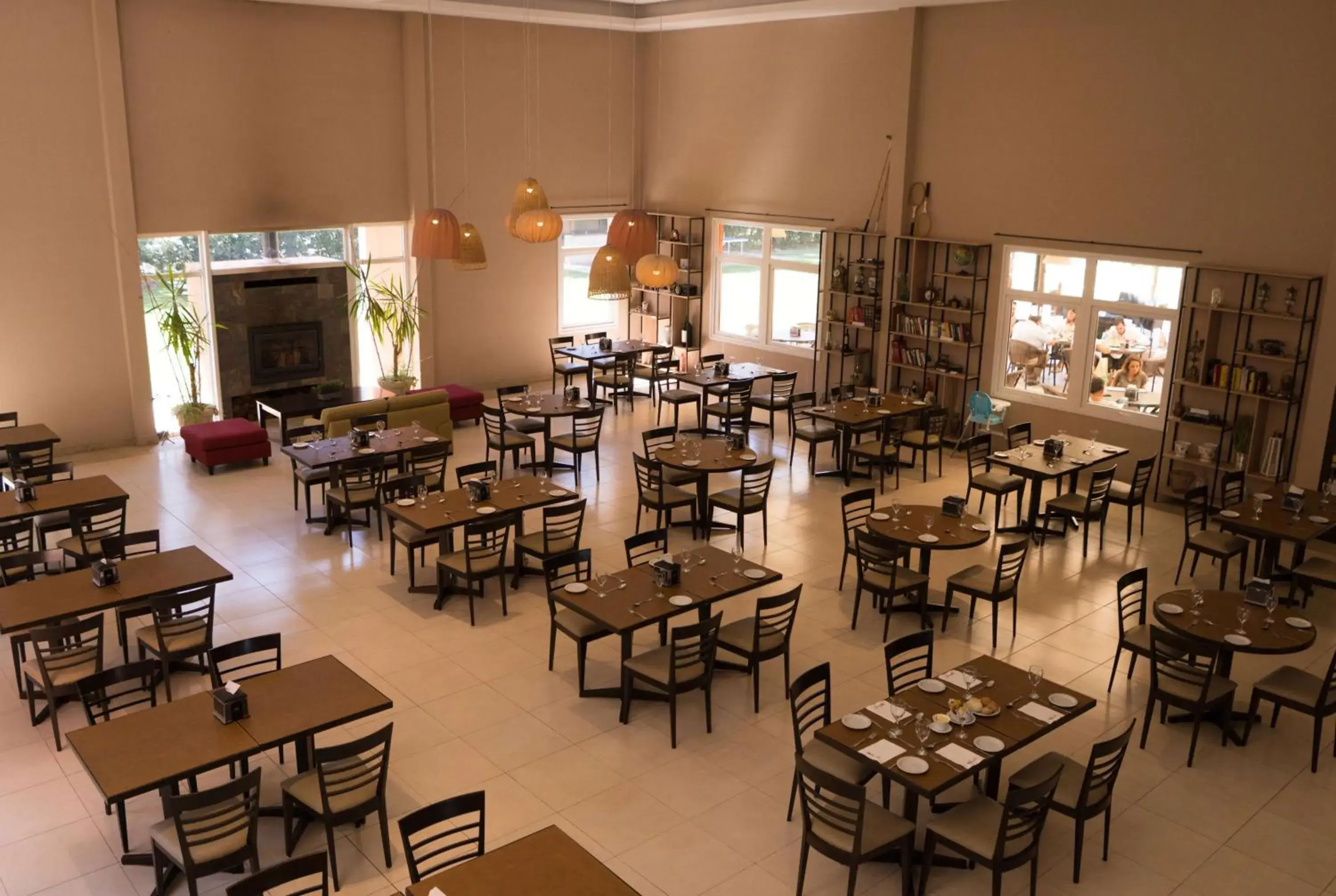 Restaurant/places to eat in Howard Johnson Hotel & Resort Funes Restaurant/places to eat in Howard Johnson Hotel & Resort Funes