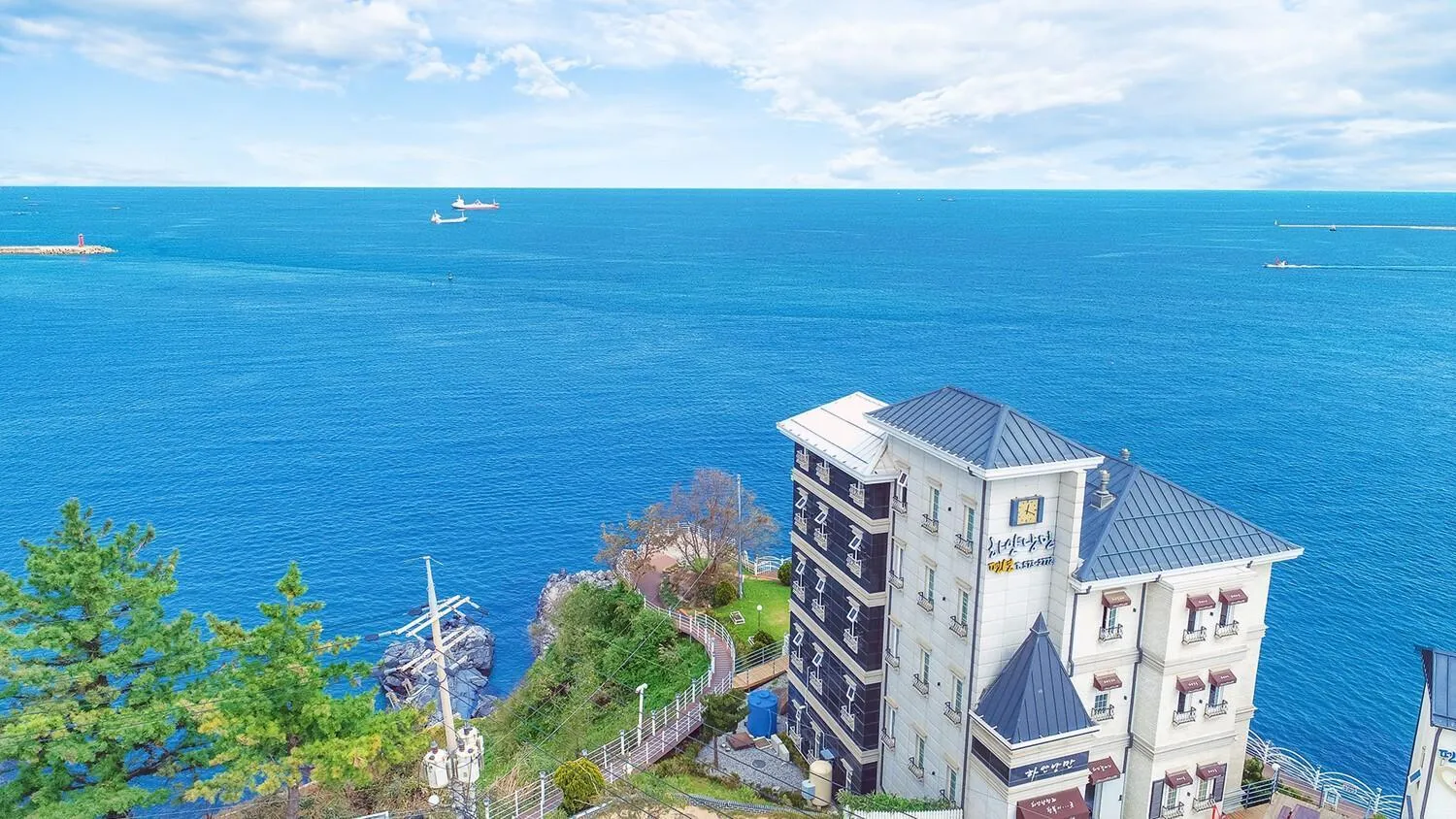 Samcheok white romantic pension