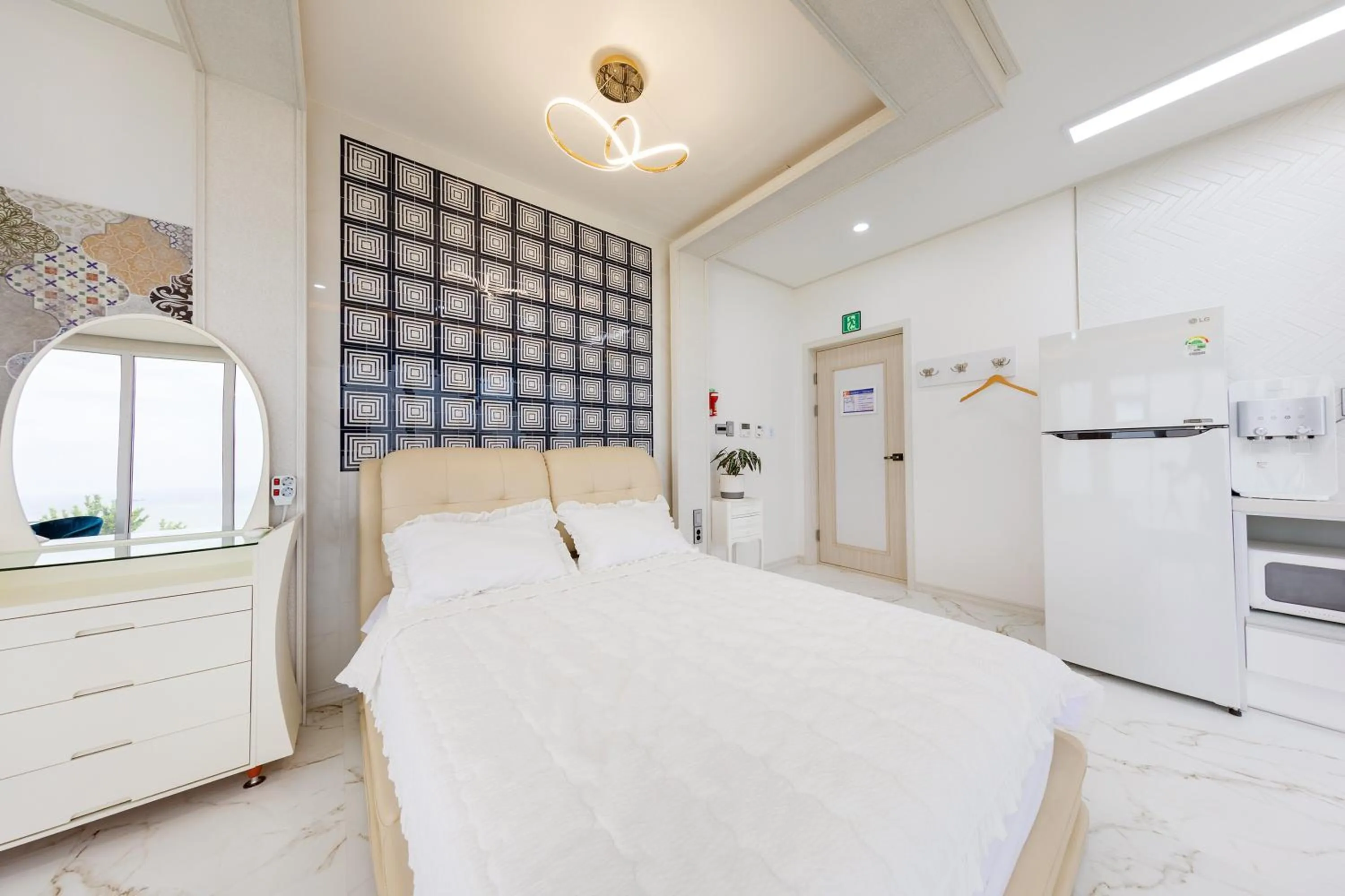 Bed in Samcheok white romantic pension