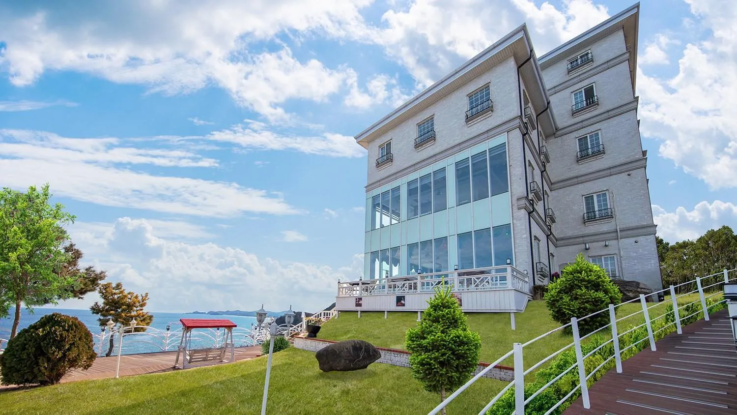 Samcheok white romantic pension