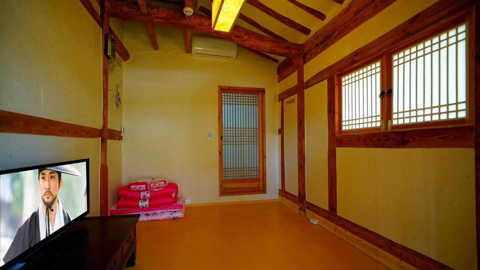Jeonju Deokindang and Soo House Pension