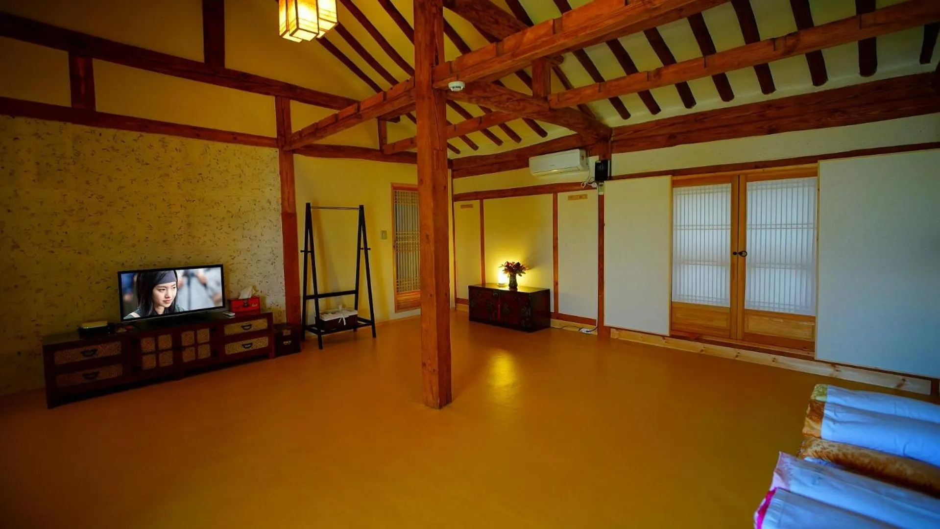 Jeonju Deokindang and Soo House Pension
