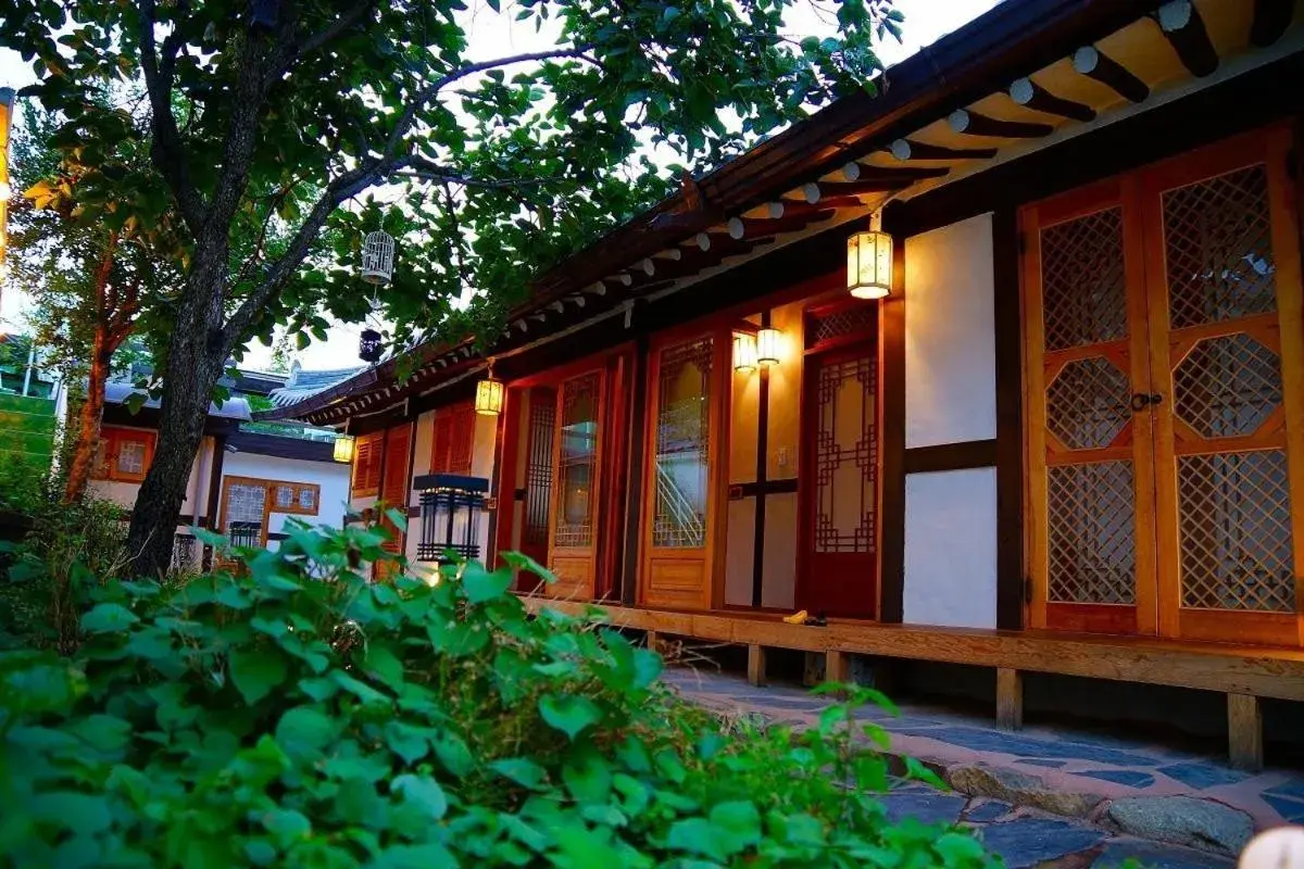 Property building in Jeonju Hongsi Hanok Guesthouse Property building in Jeonju Hongsi Hanok Guesthouse