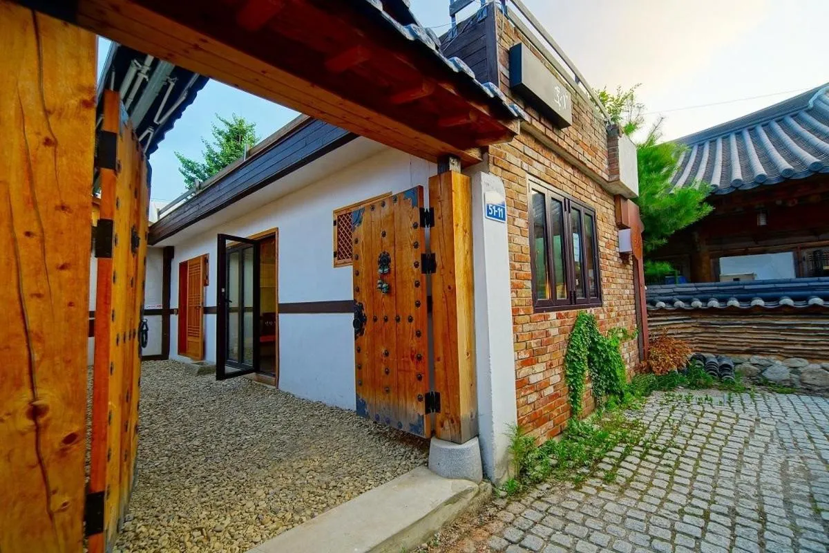 Property building in Jeonju Hongsi Hanok Guesthouse