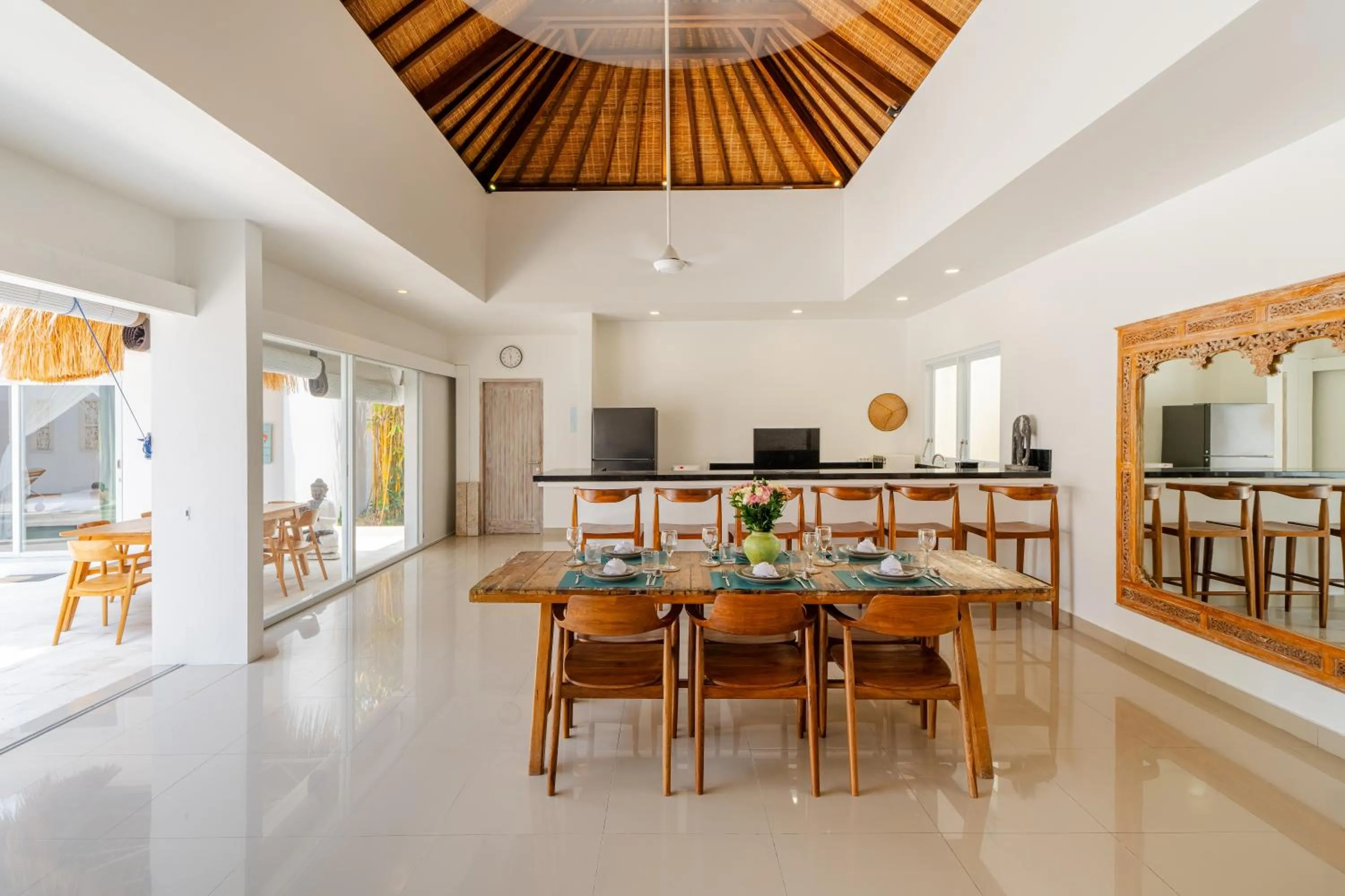 Living room in Villa Anak by Pertama Management