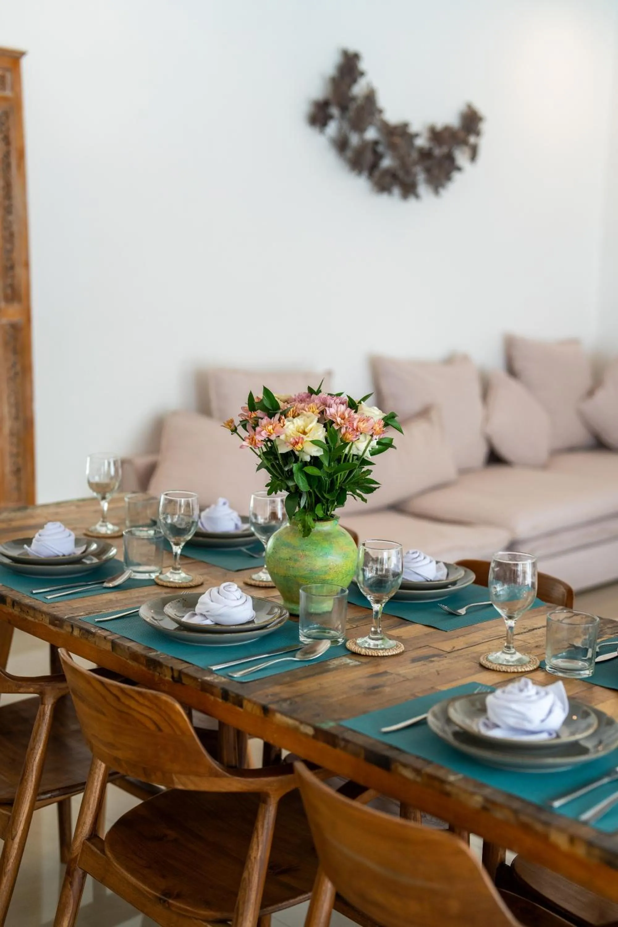 Dining area in Villa Anak by Pertama Management