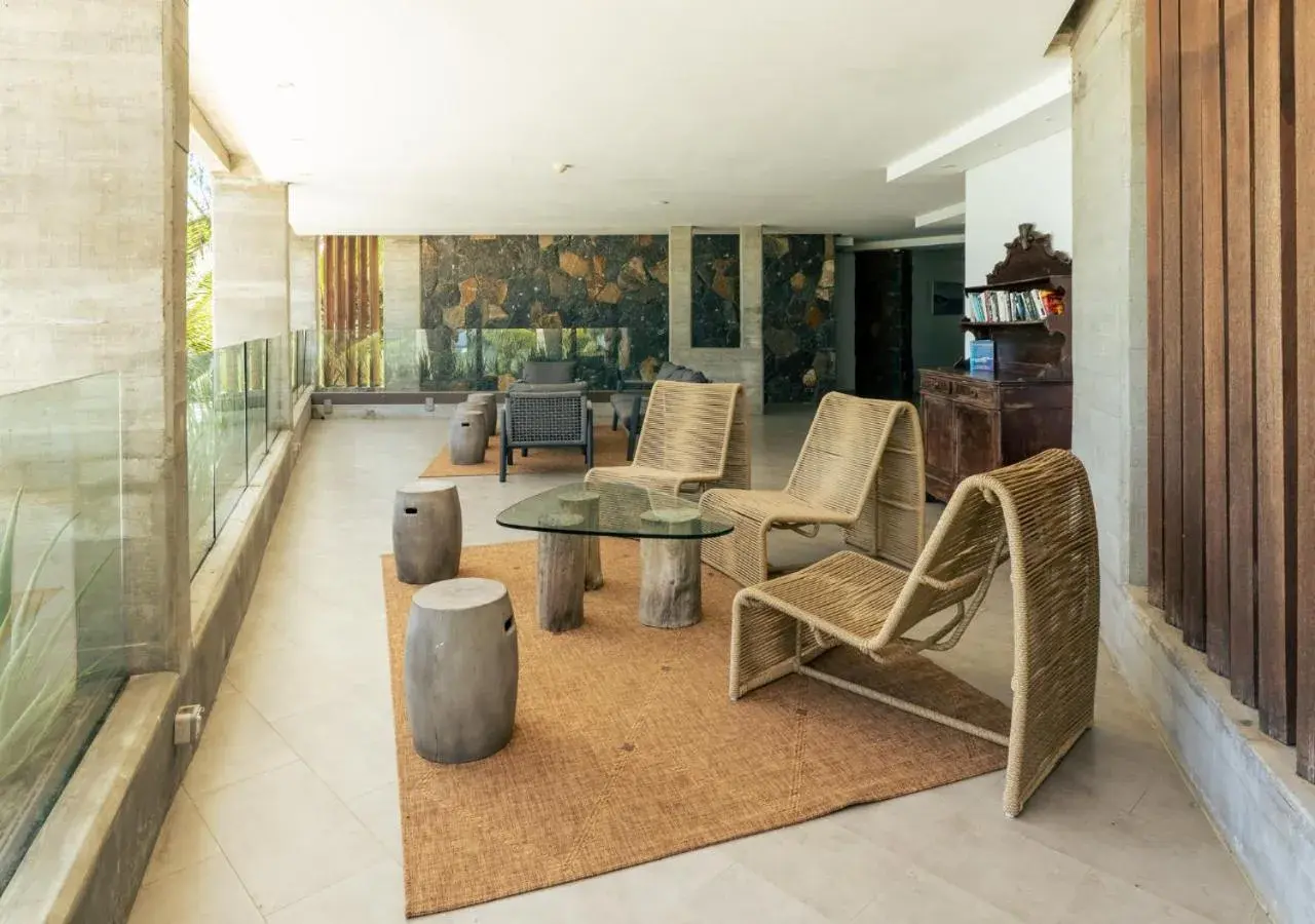 Lounge or bar in Mystik Life Style by NEWMARK Lounge or bar in Mystik Life Style by NEWMARK