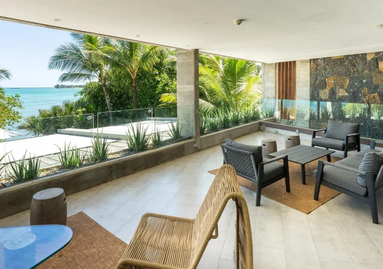 Lounge or bar in Mystik Life Style by NEWMARK Lounge or bar in Mystik Life Style by NEWMARK