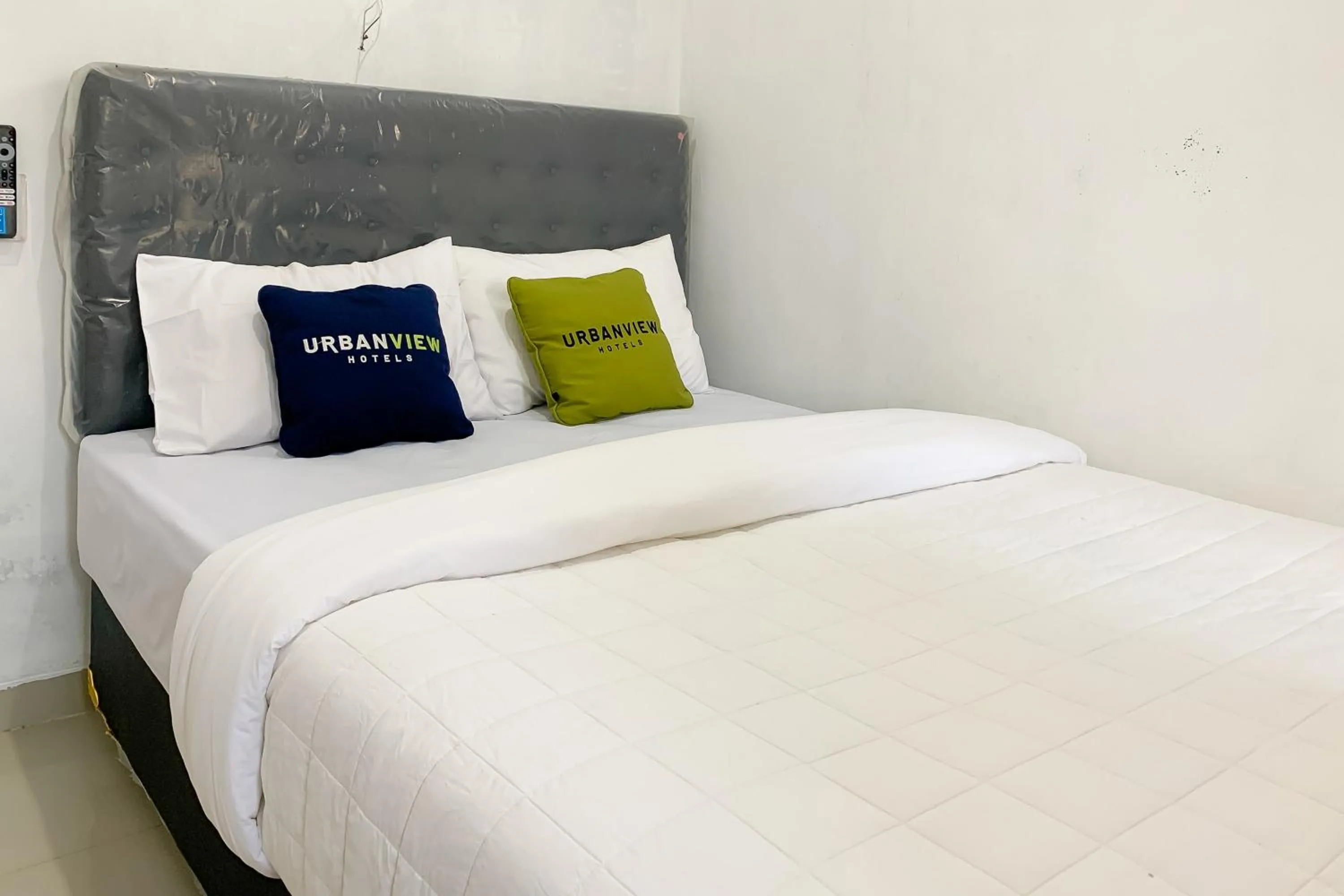 Bedroom, Bed in Urbanview Hotel Permata Syariah Garut