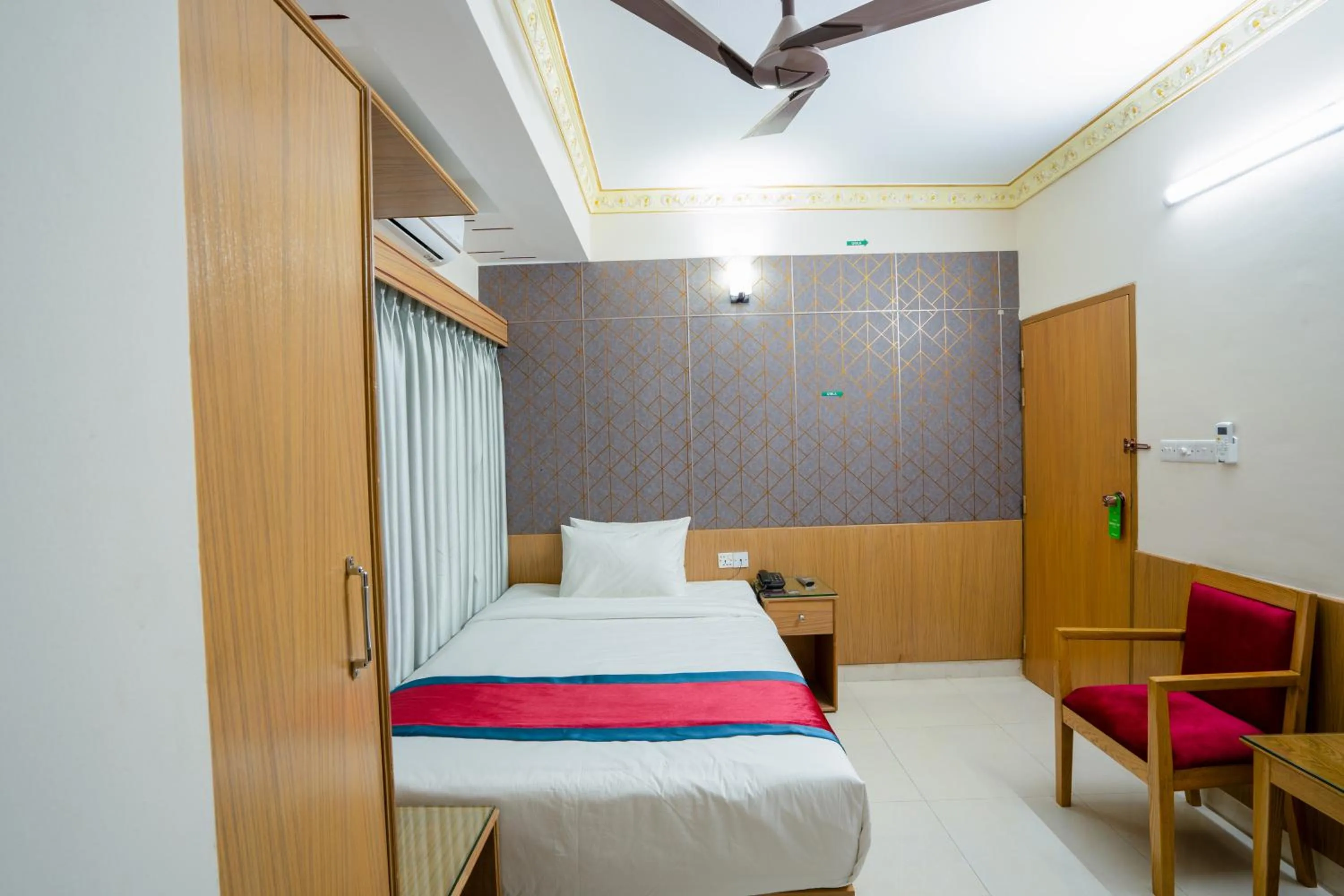 Bedroom, Bed in Hotel Safa Residency - DHAKA