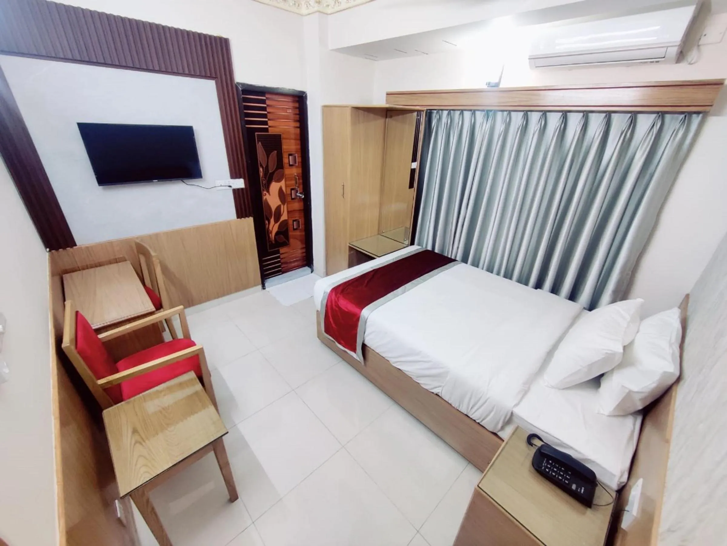 Living room, Bed in Hotel Safa Residency - DHAKA