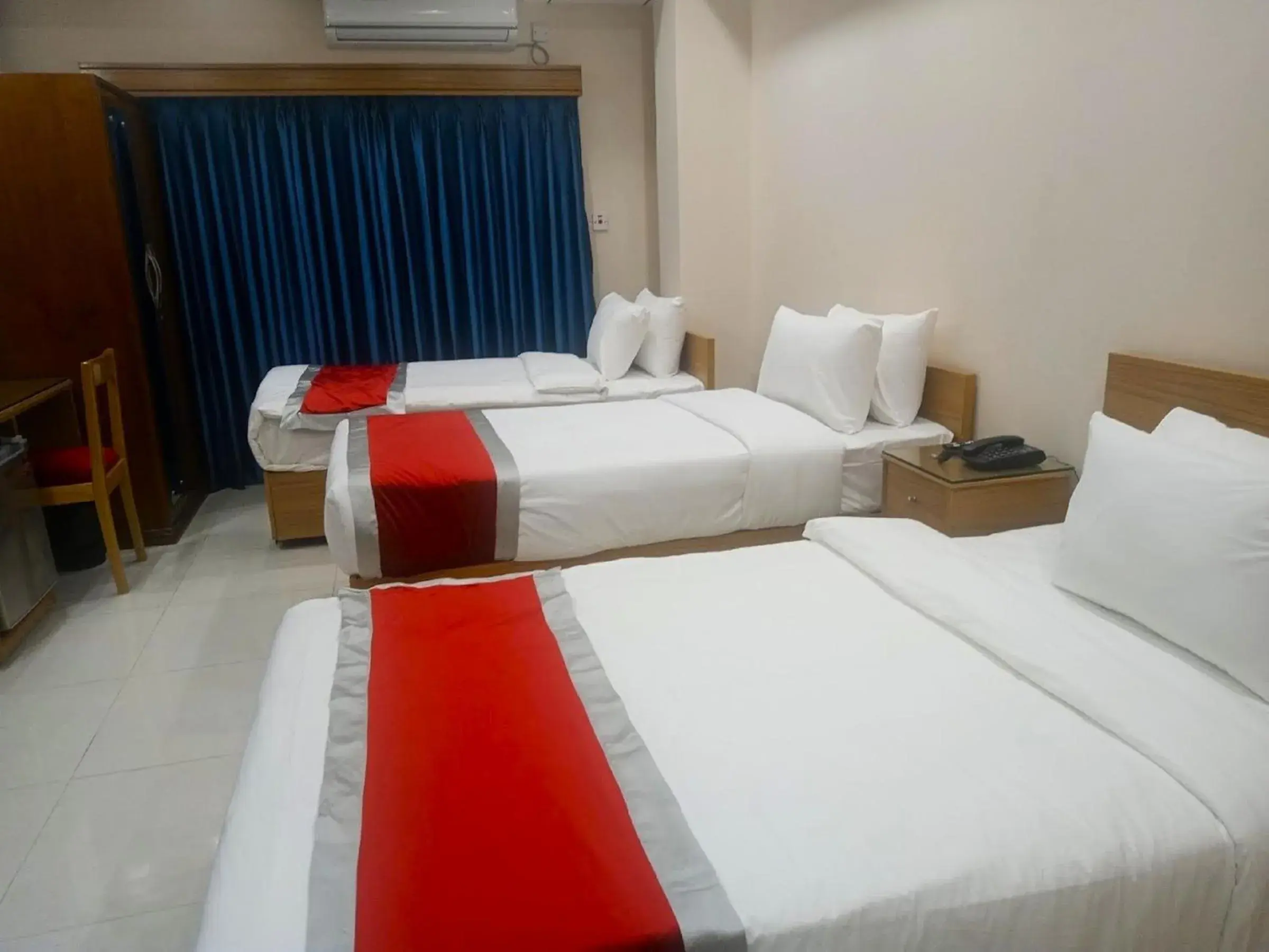 Deluxe Triple Room in Hotel Safa Residency - DHAKA Deluxe Triple Room in Hotel Safa Residency - DHAKA