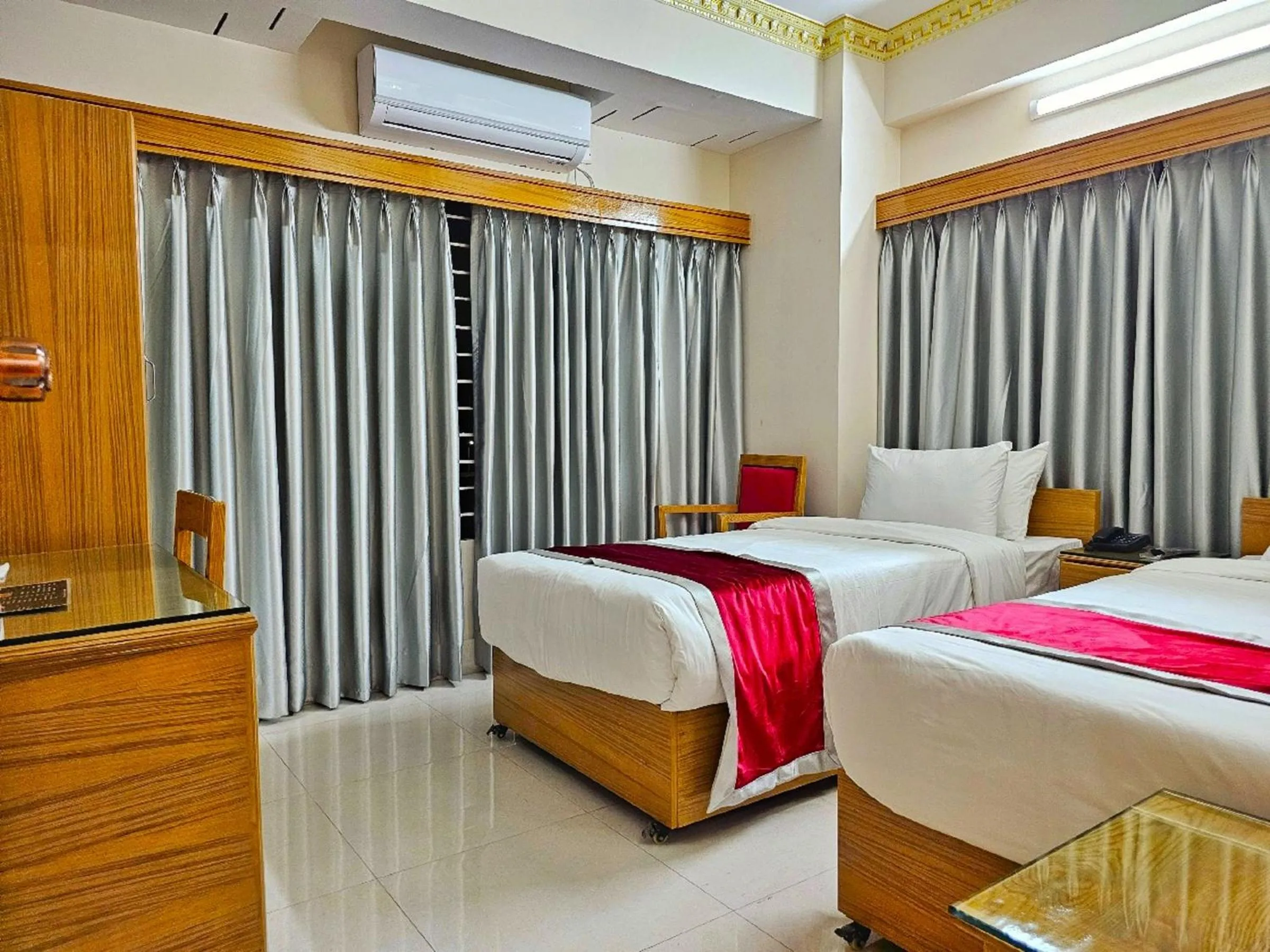 Bedroom, Bed in Hotel Safa Residency - DHAKA