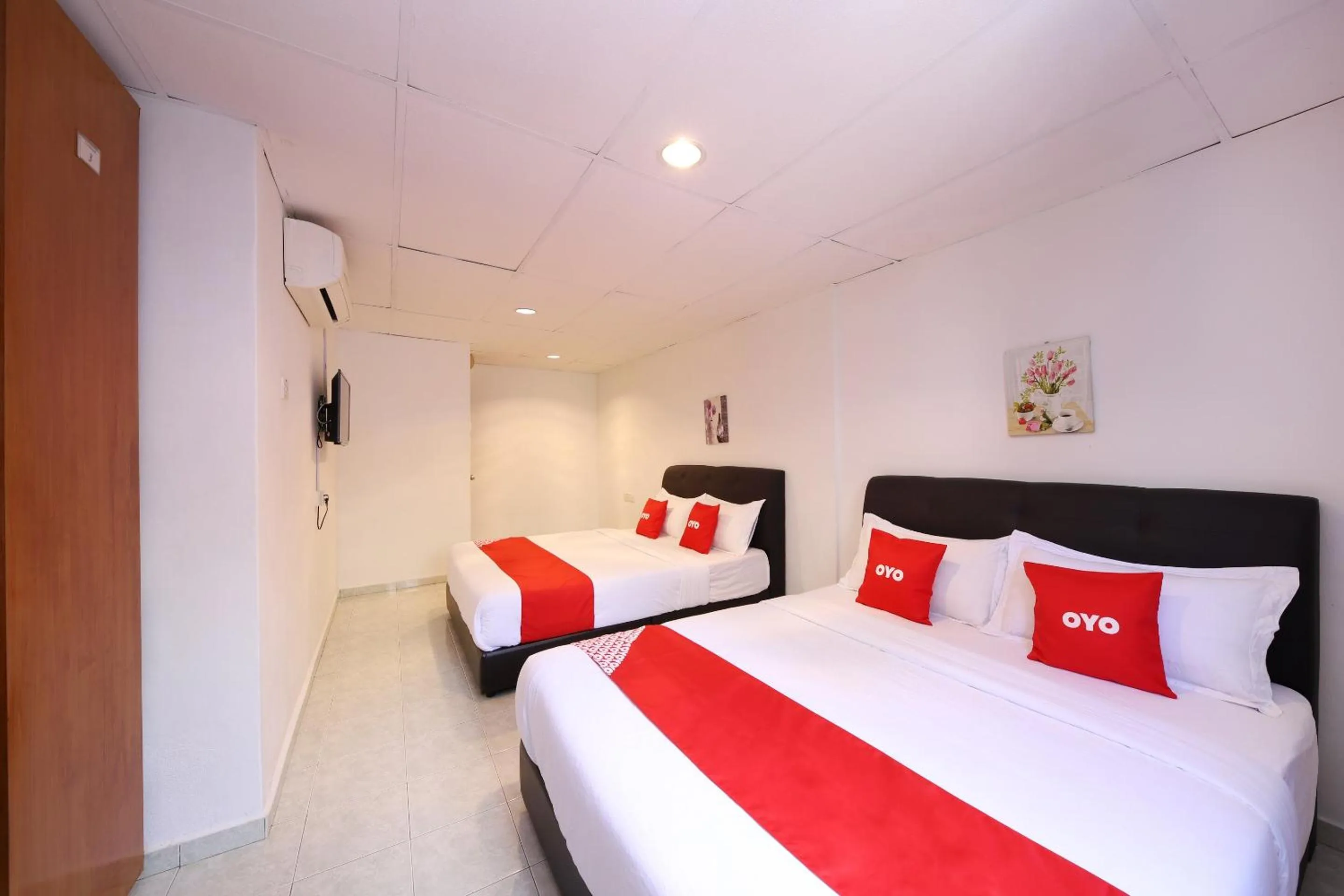 View (from property/room), Bed in L&L Hotel Melaka