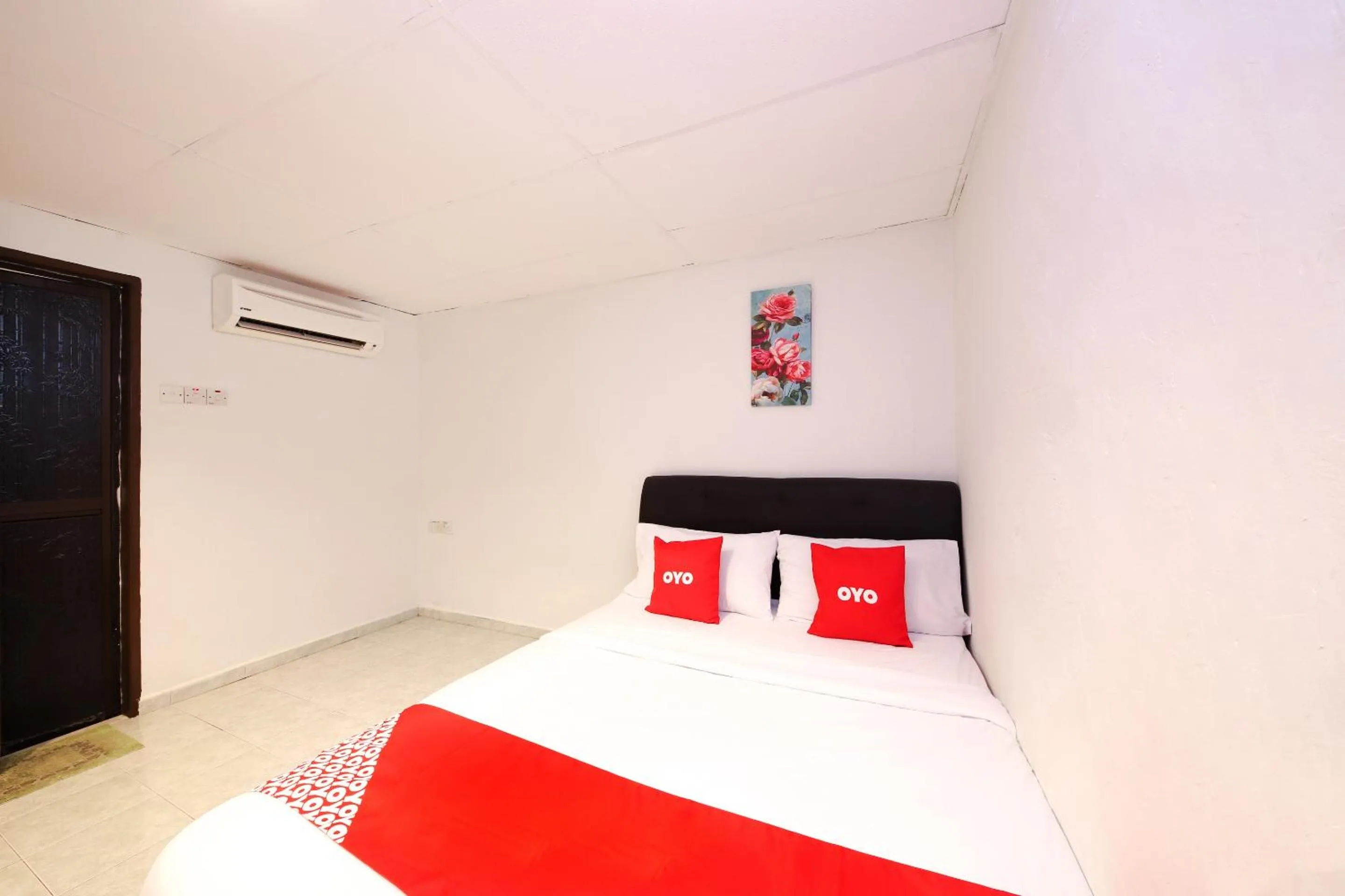 View (from property/room), Bed in L&L Hotel Melaka