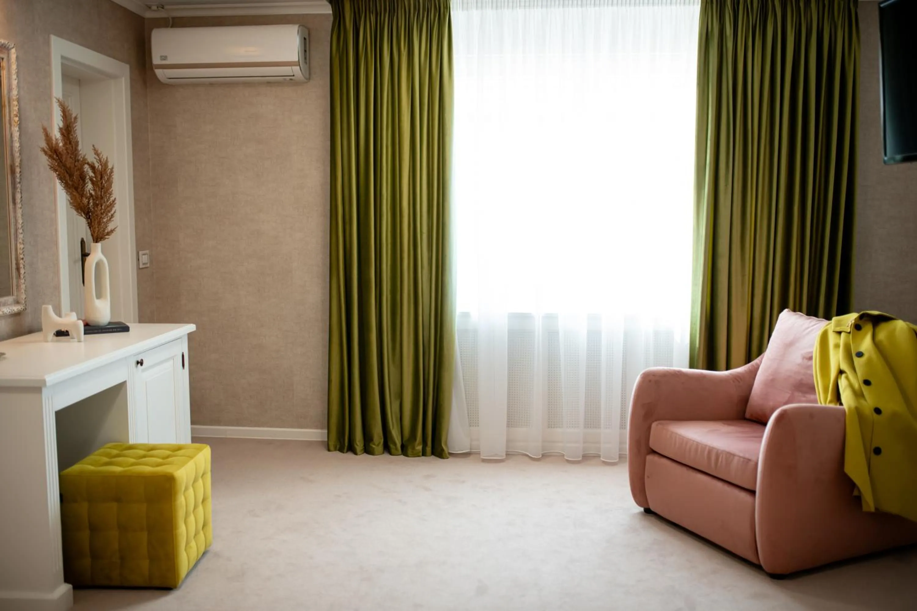 TV and multimedia in Olivia 9teen Hotel Boutique