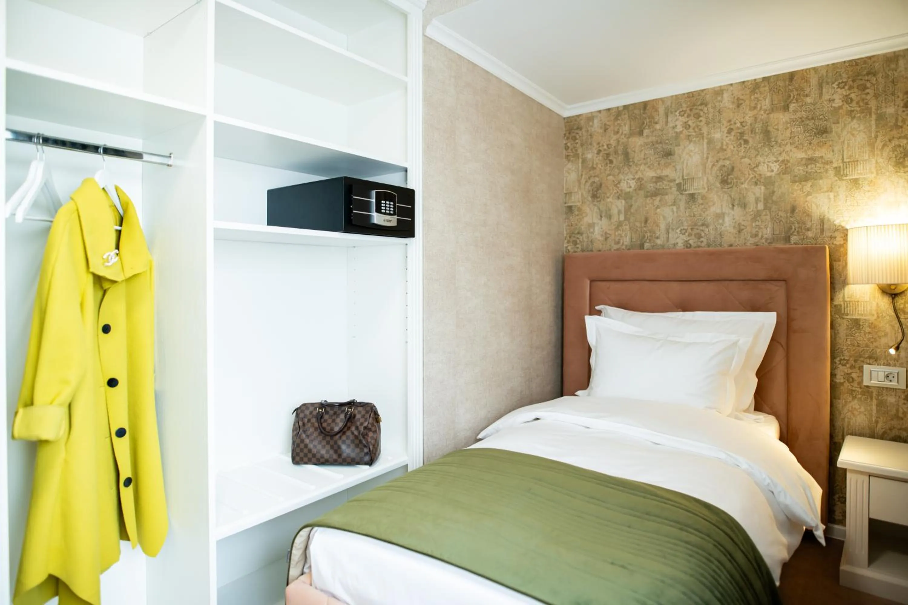 Photo of the whole room, Bed in Olivia 9teen Hotel Boutique